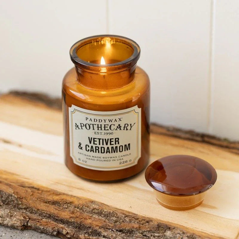 Vela en Frasco de Vidrio Paddywax Apothecary 226g - Vetiver & Cardamomo | Aroma Terroso y Sofisticado - CHICA del Sur