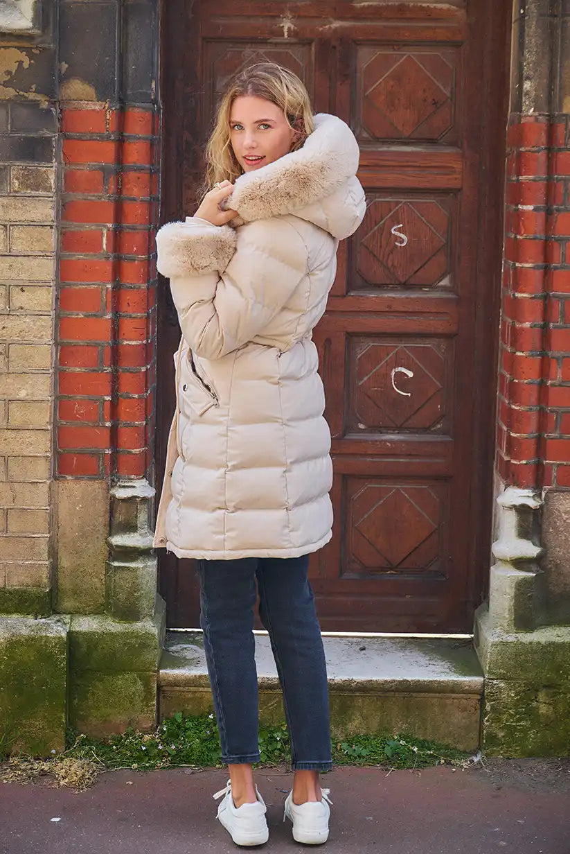Abrigo acolchado beige con interior de pelo “Oslo” - CHICA del Sur