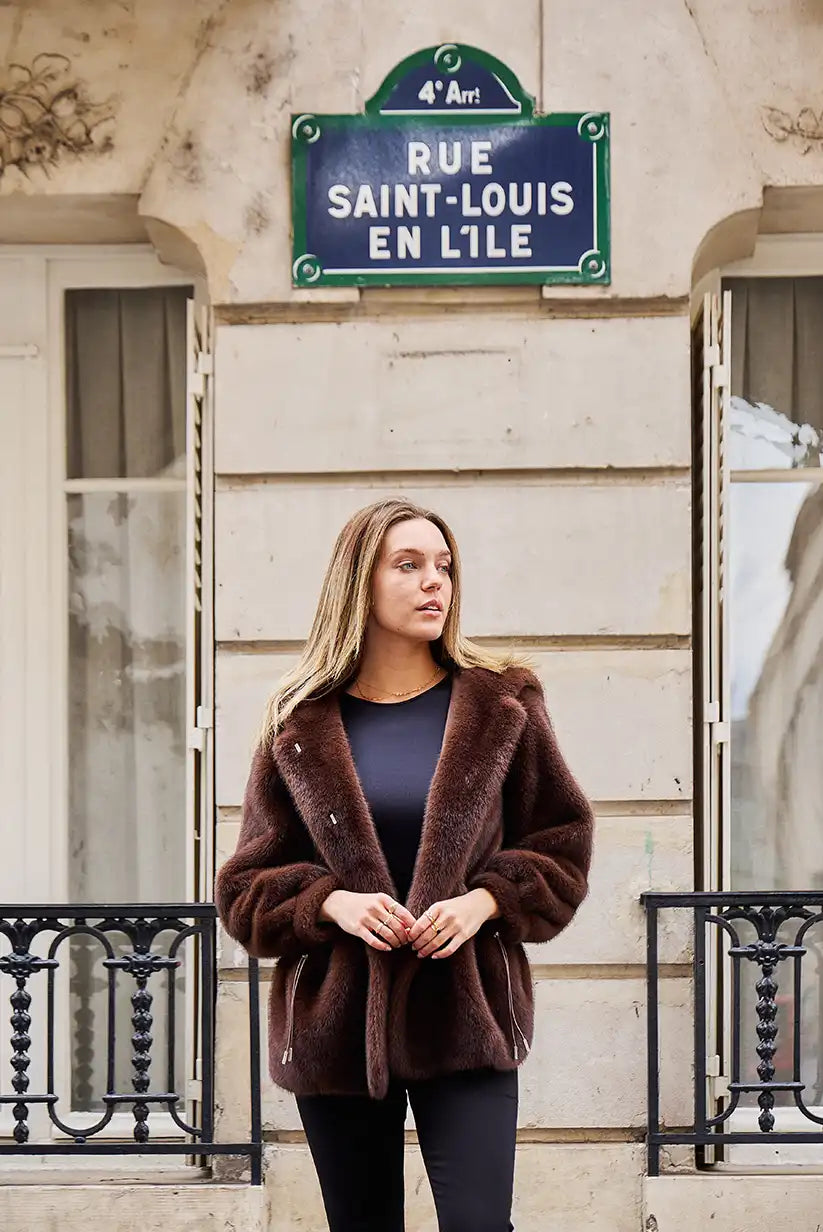 Chaqueta de pelo sintético marrón chocolate “Helsinki” - CHICA del Sur