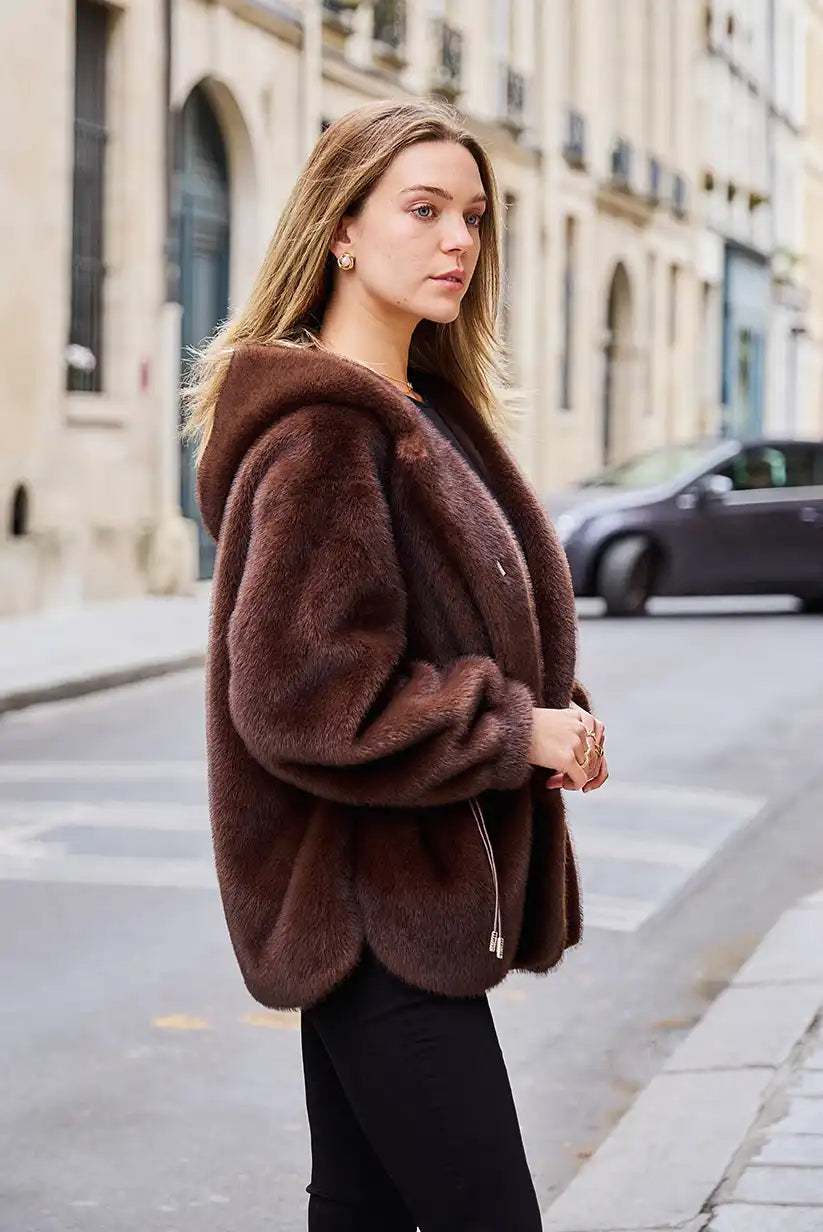 Chaqueta de pelo sintético marrón chocolate “Helsinki” - CHICA del Sur
