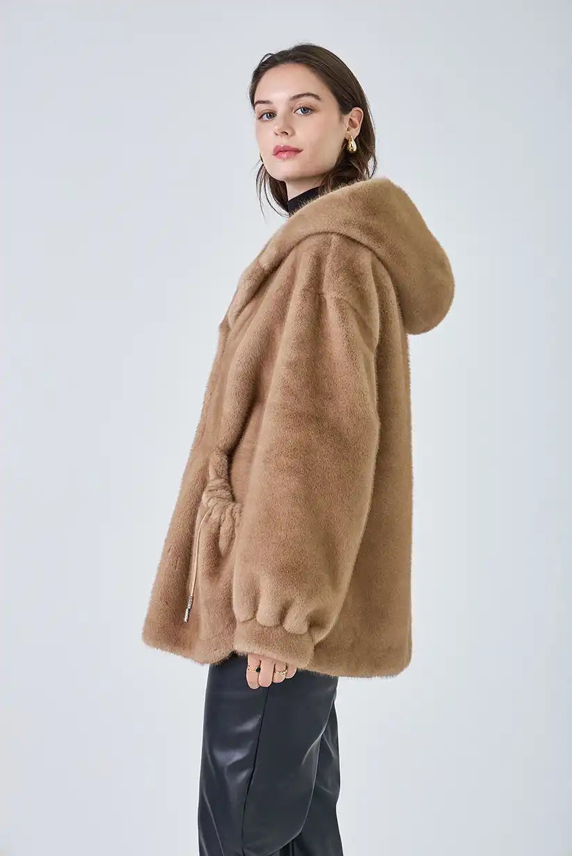 Chaqueta de pelo sintético color taupe “Helsinki” - CHICA del Sur