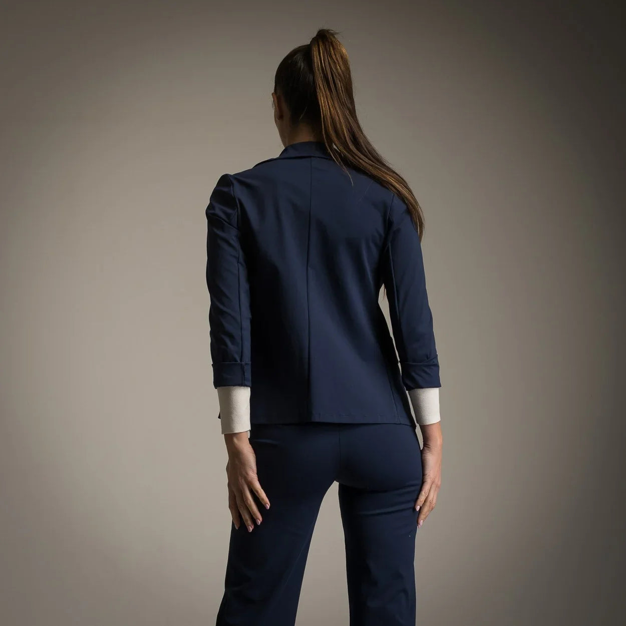 Blazer de mujer entallada Azul Marino - CHICA del Sur