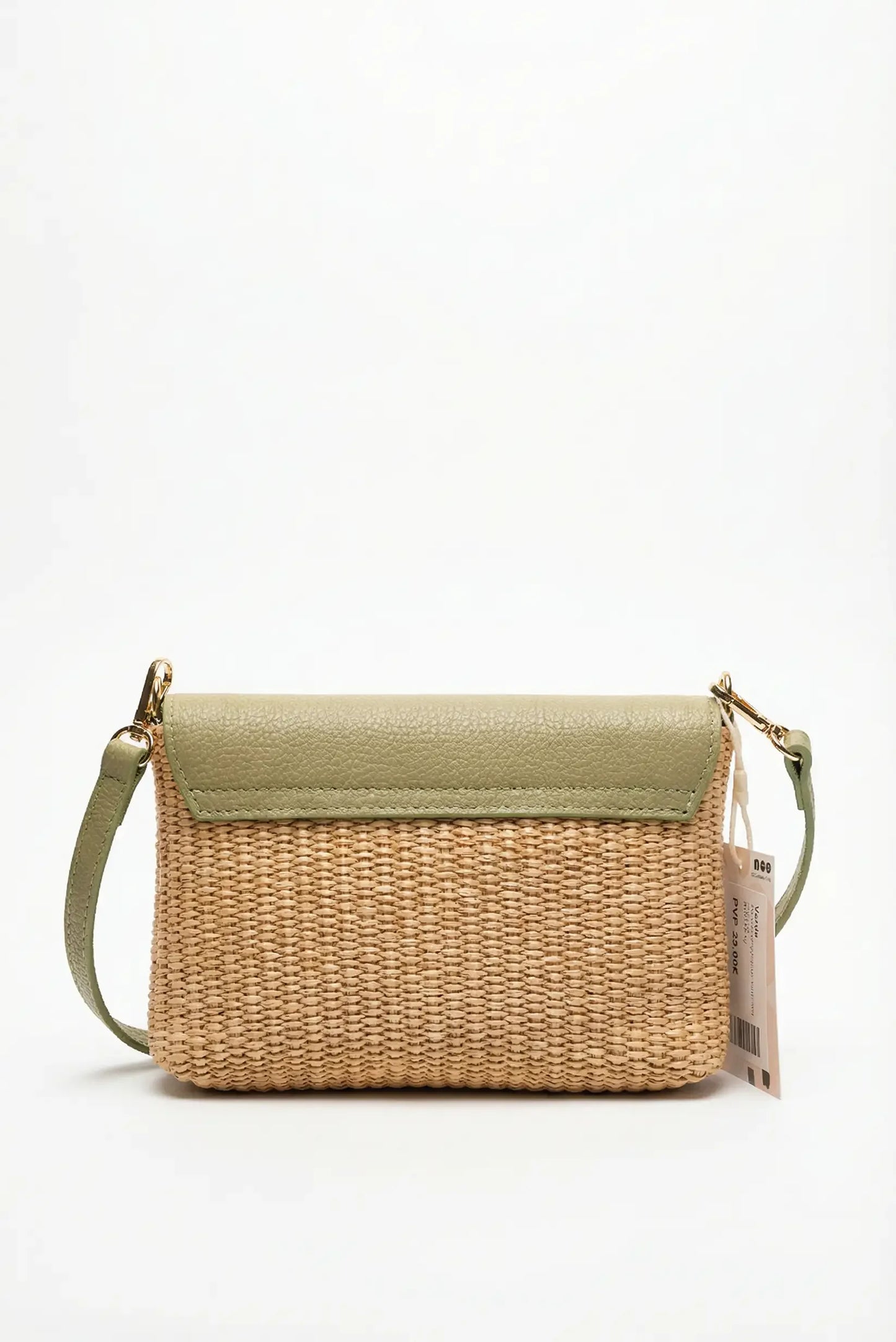 Bolso bandolera pequeño de rafia con solapa y correa de piel verde, estilo casual
