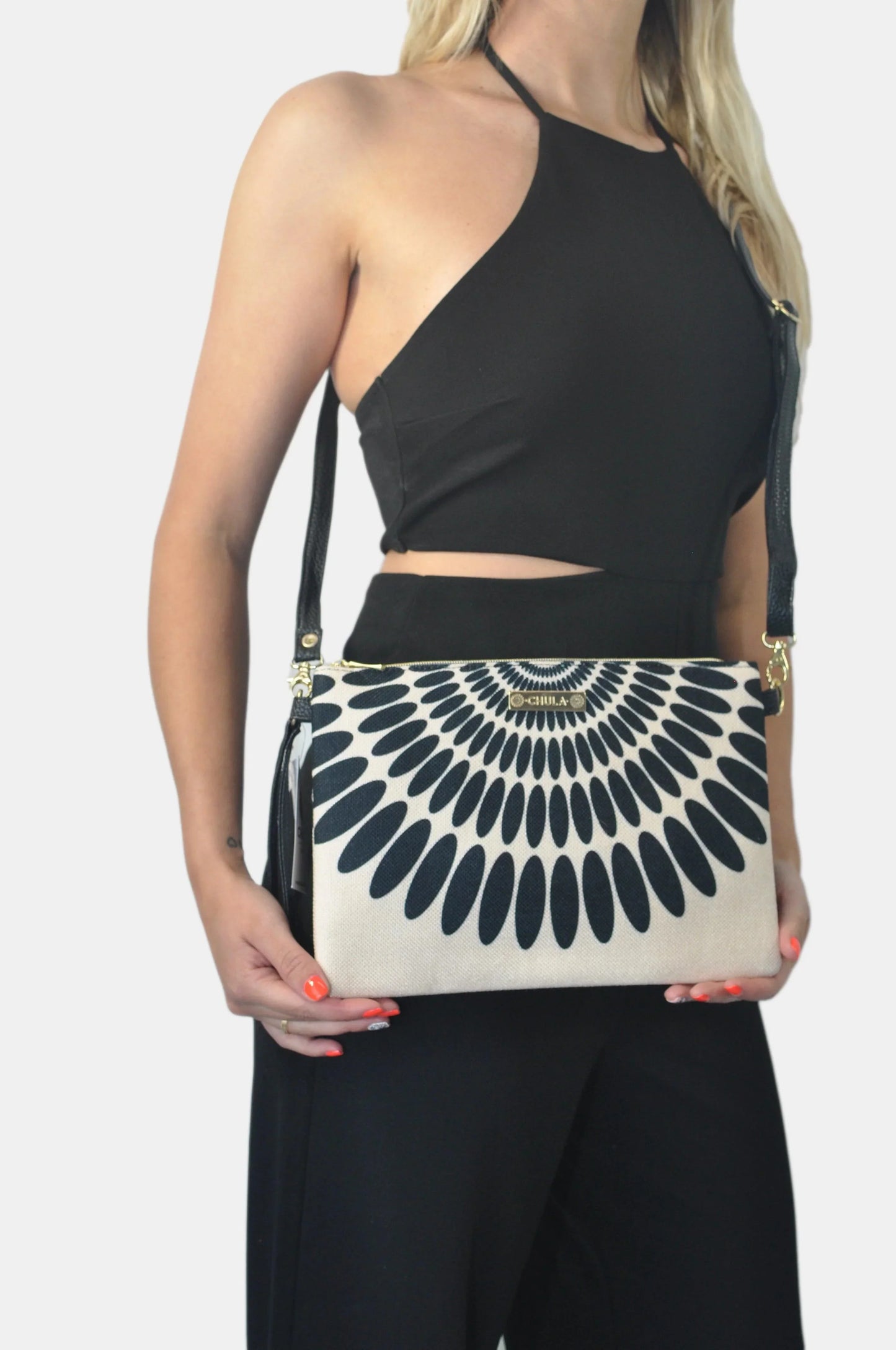Bolso de Mano y Bandolera Pequeño Clutch Pétalos negros | CHULA Tulum - CHICA del Sur