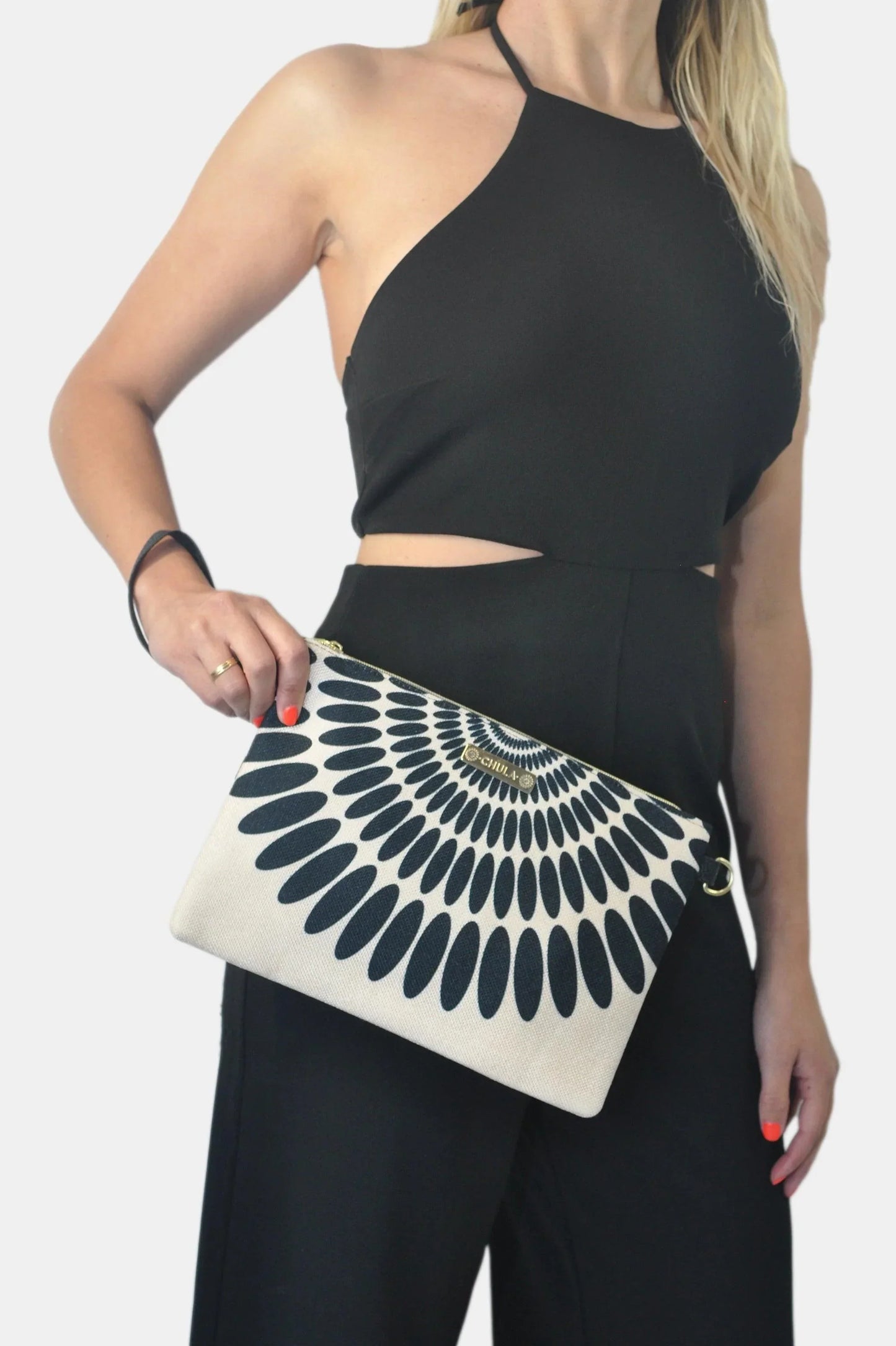 Bolso de Mano y Bandolera Pequeño Clutch Pétalos negros | CHULA Tulum - CHICA del Sur