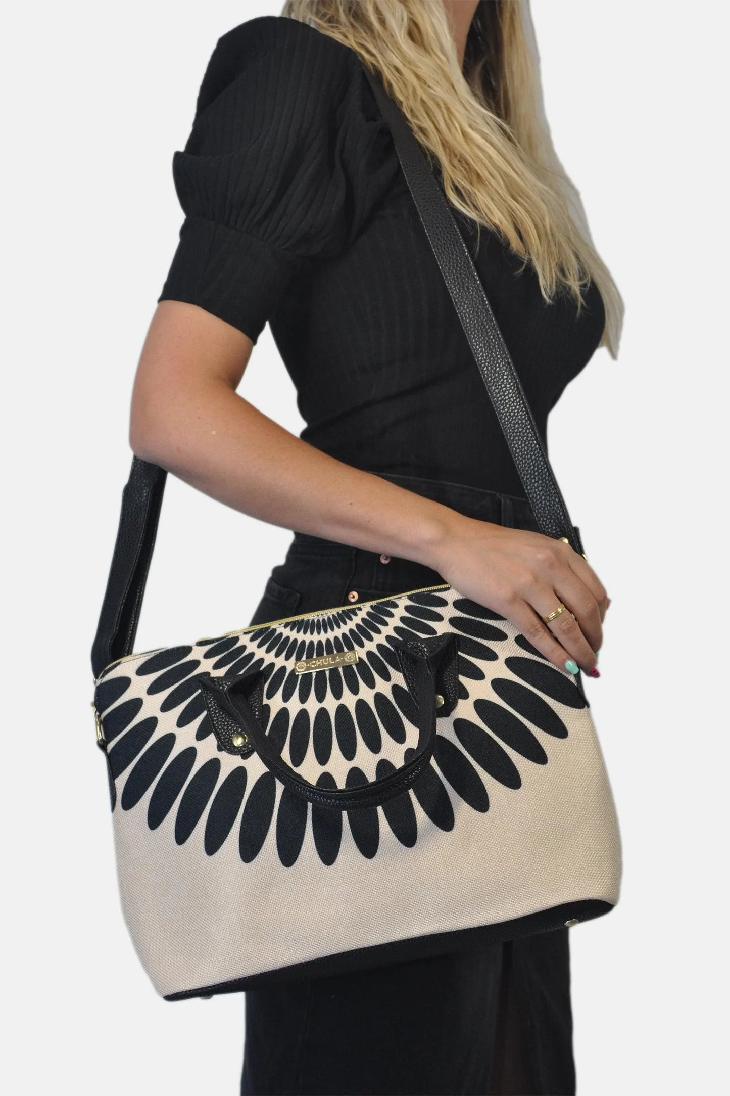 Bolso de mano y bandolera grande Lucia Pétalos negros | CHULA Tulum - CHICA del Sur