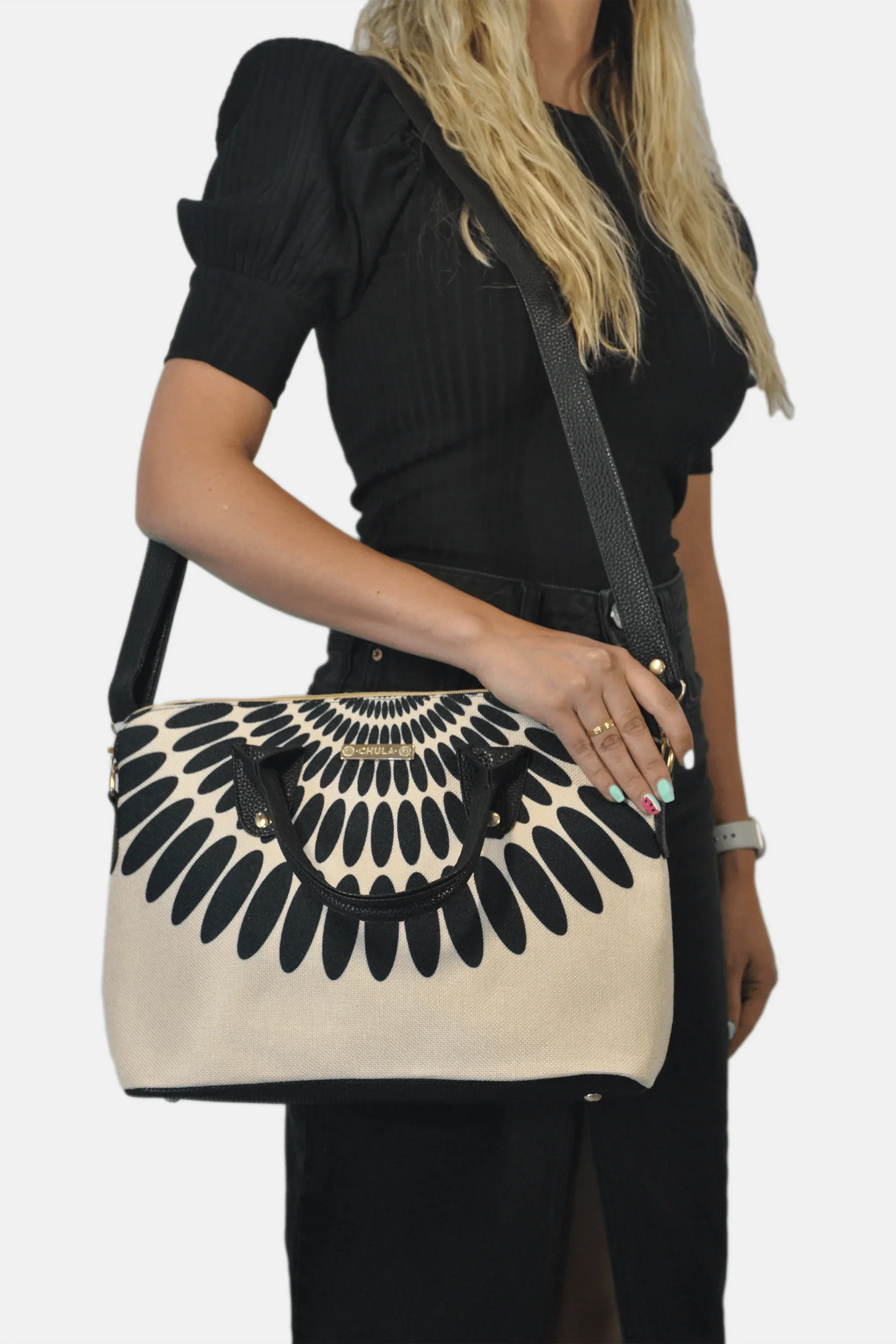 Bolso de mano y bandolera grande Lucia Pétalos negros | CHULA Tulum - CHICA del Sur