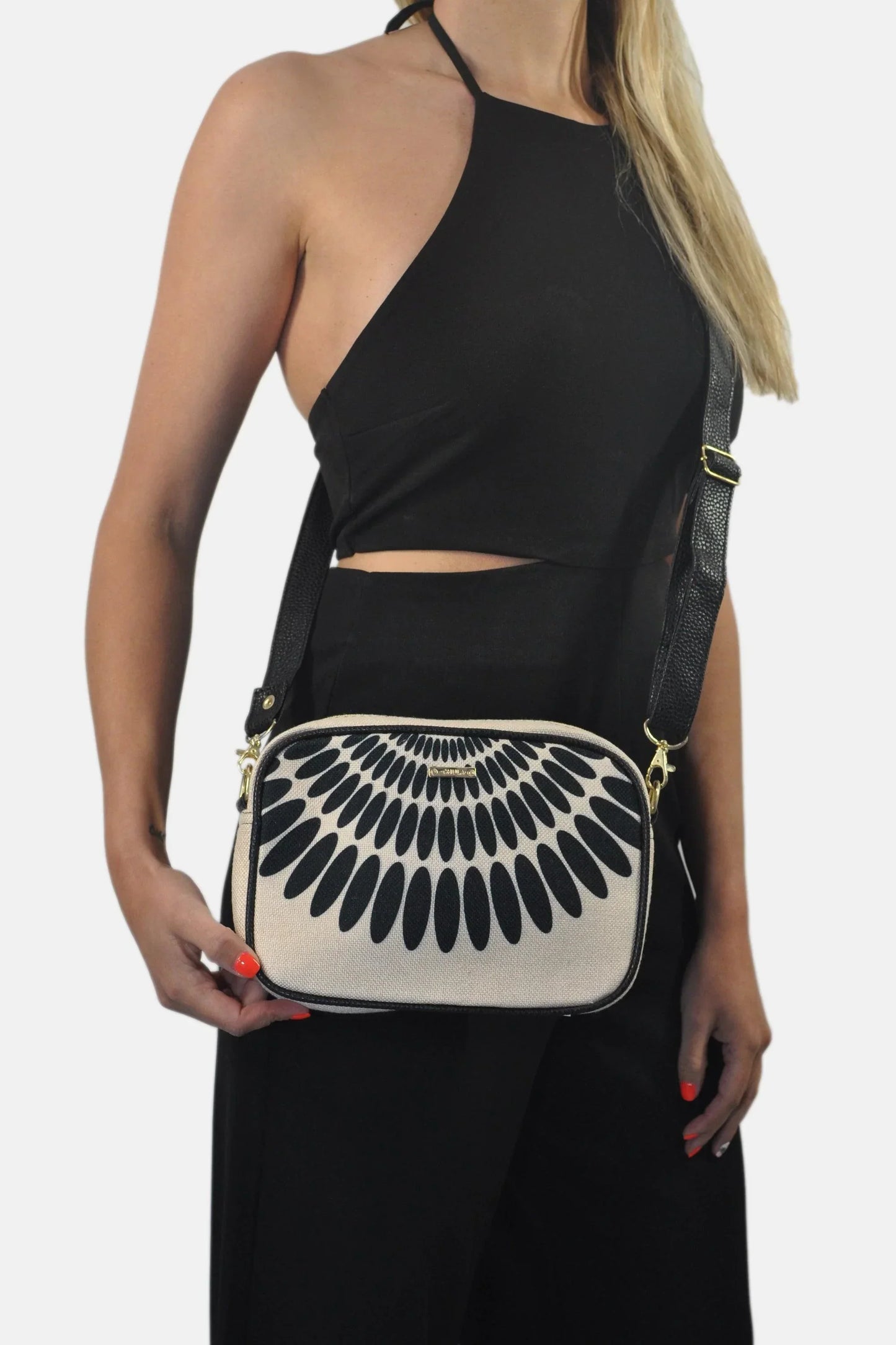 Bolso bandolera pequeño MIA Shoulder Petalos Negros | CHULA Tulum - CHICA del Sur