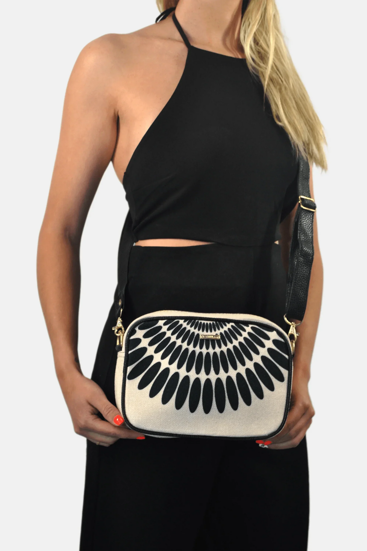 Bolso bandolera pequeño MIA Shoulder Petalos Negros | CHULA Tulum - CHICA del Sur