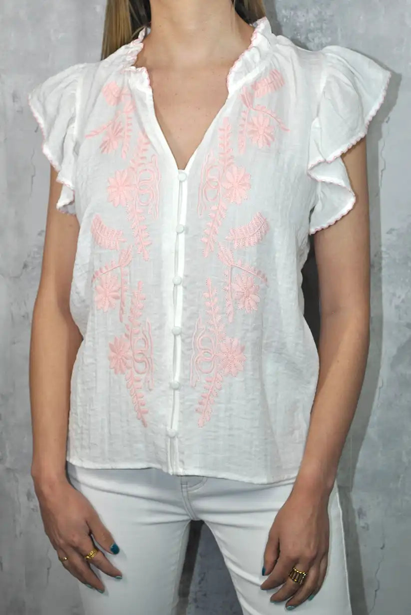 Camisa blanca con bordado rosa empolvado – Estilo romántico y fresco - CHICA del Sur