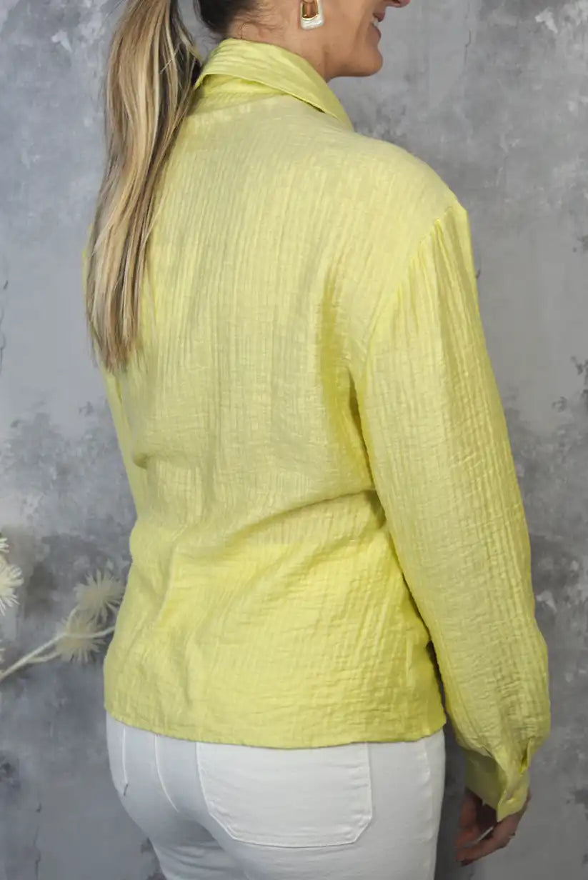 Camisa cruzada amarillo limón con manga larga y cierre con hebilla | Mujer primavera - CHICA del Sur