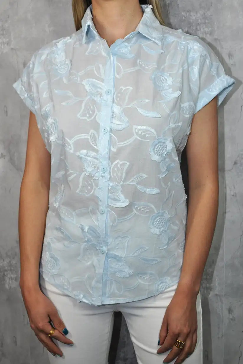 Camisa azul celeste bordada – Frescura con alma romántica - CHICA del Sur
