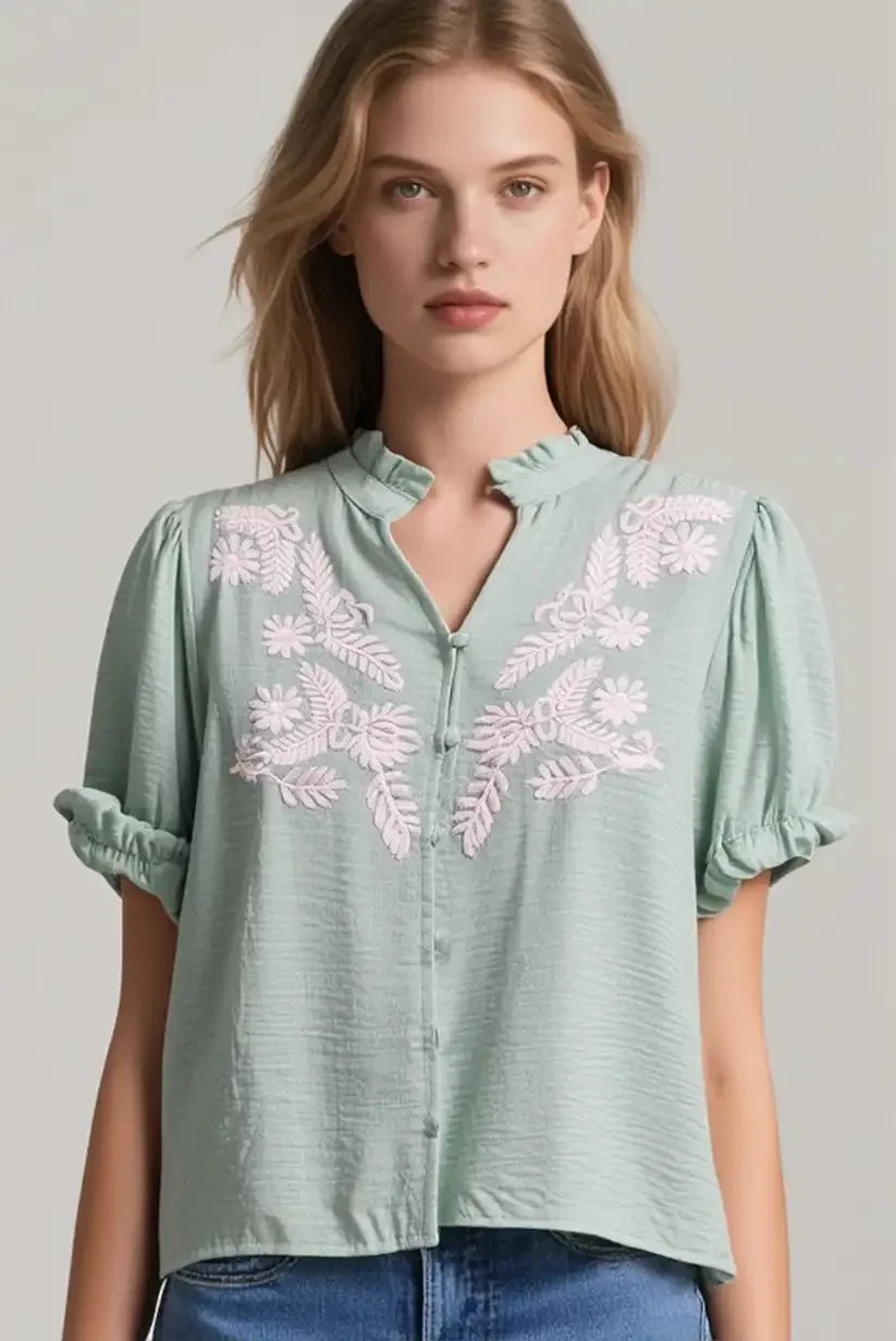 Camisa manga corta verde agua marina con bordados florales blancos - CHICA del Sur