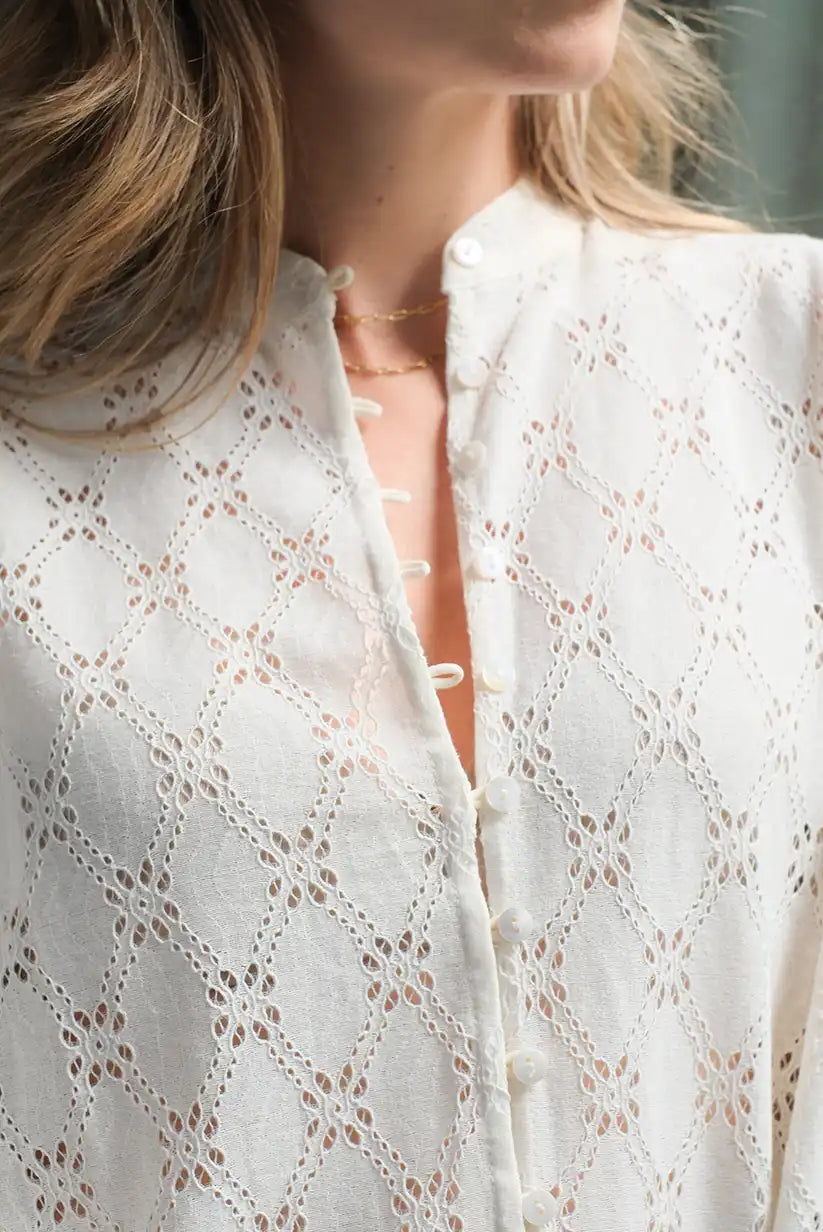 Camisa Blanca Mujer Bordada con Lazos Elegante y Femenina - CHICA del Sur