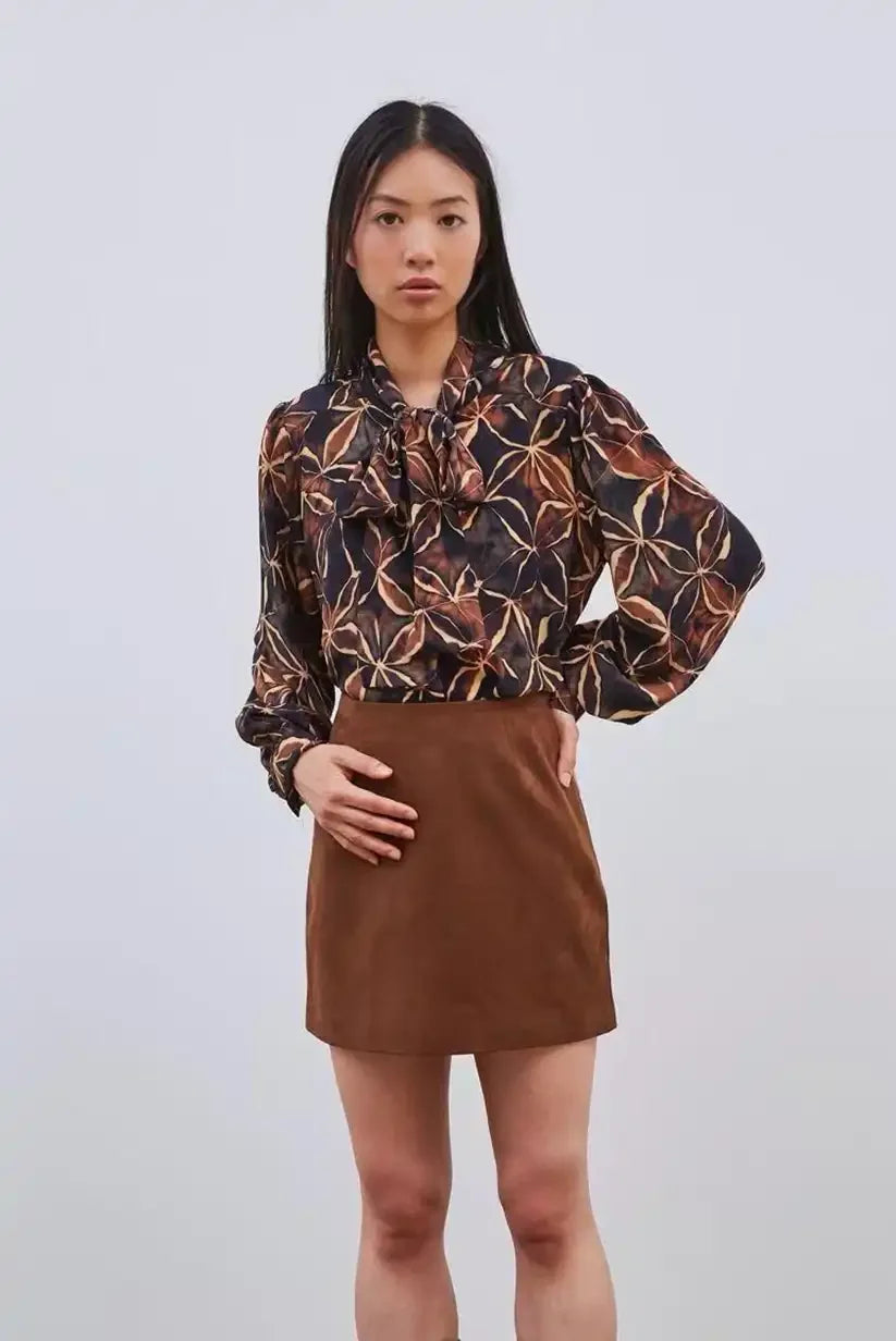 Blusa estampada de mujer con lazo al cuello - CHICA del Sur