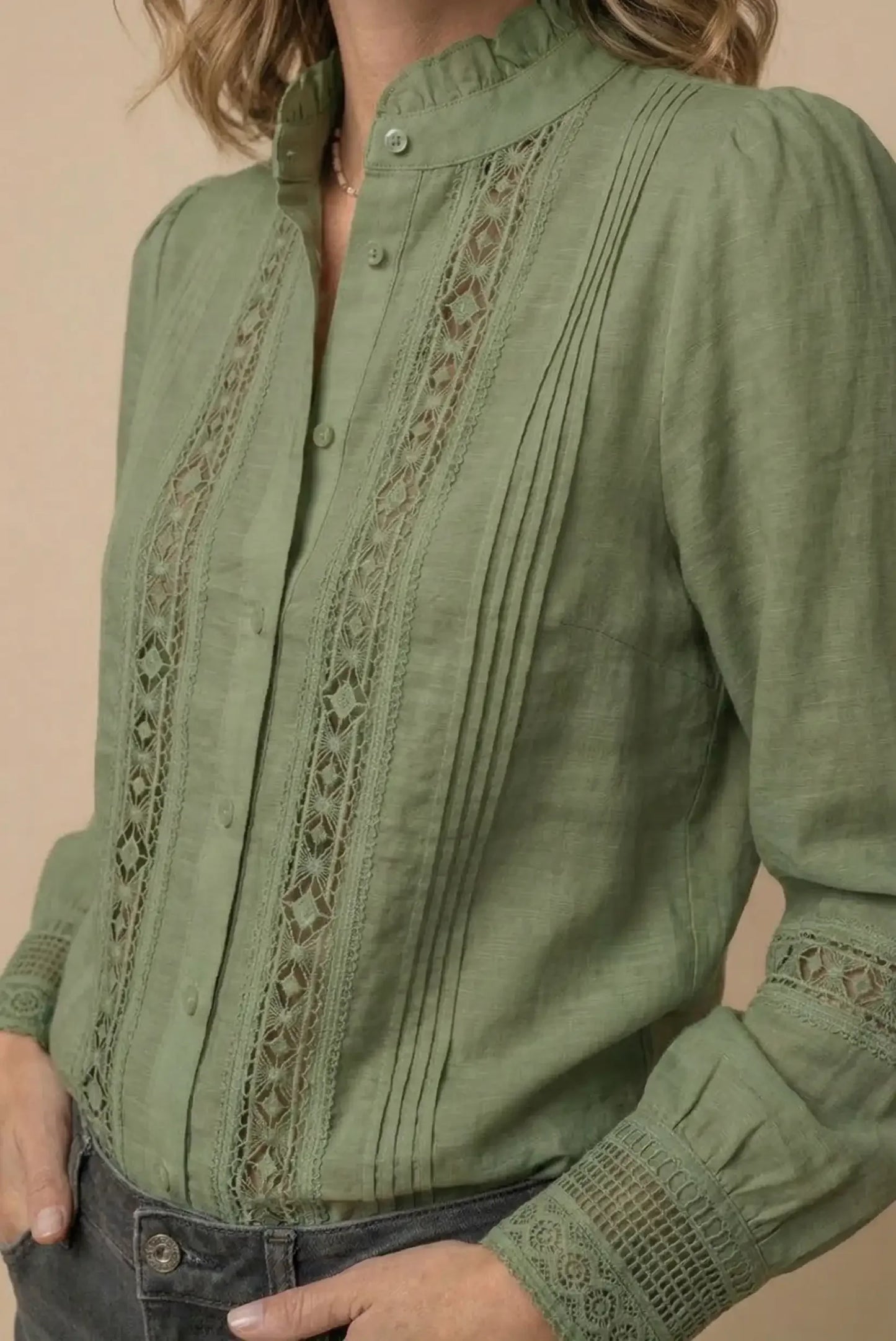 Camisa verde de mujer manga larga con encaje y bordado, estilo casual primaveral