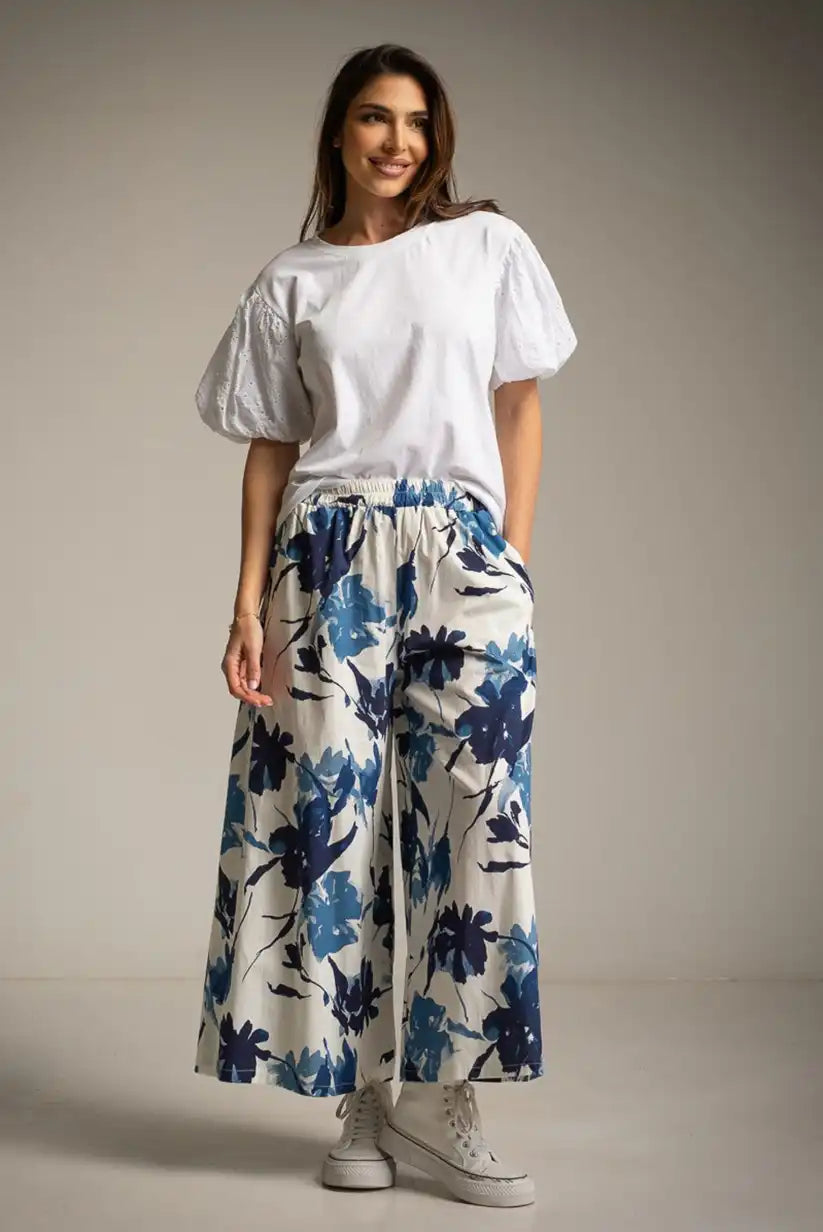 Camiseta oversize blanca con mangas perforadas | Primavera - CHICA del Sur