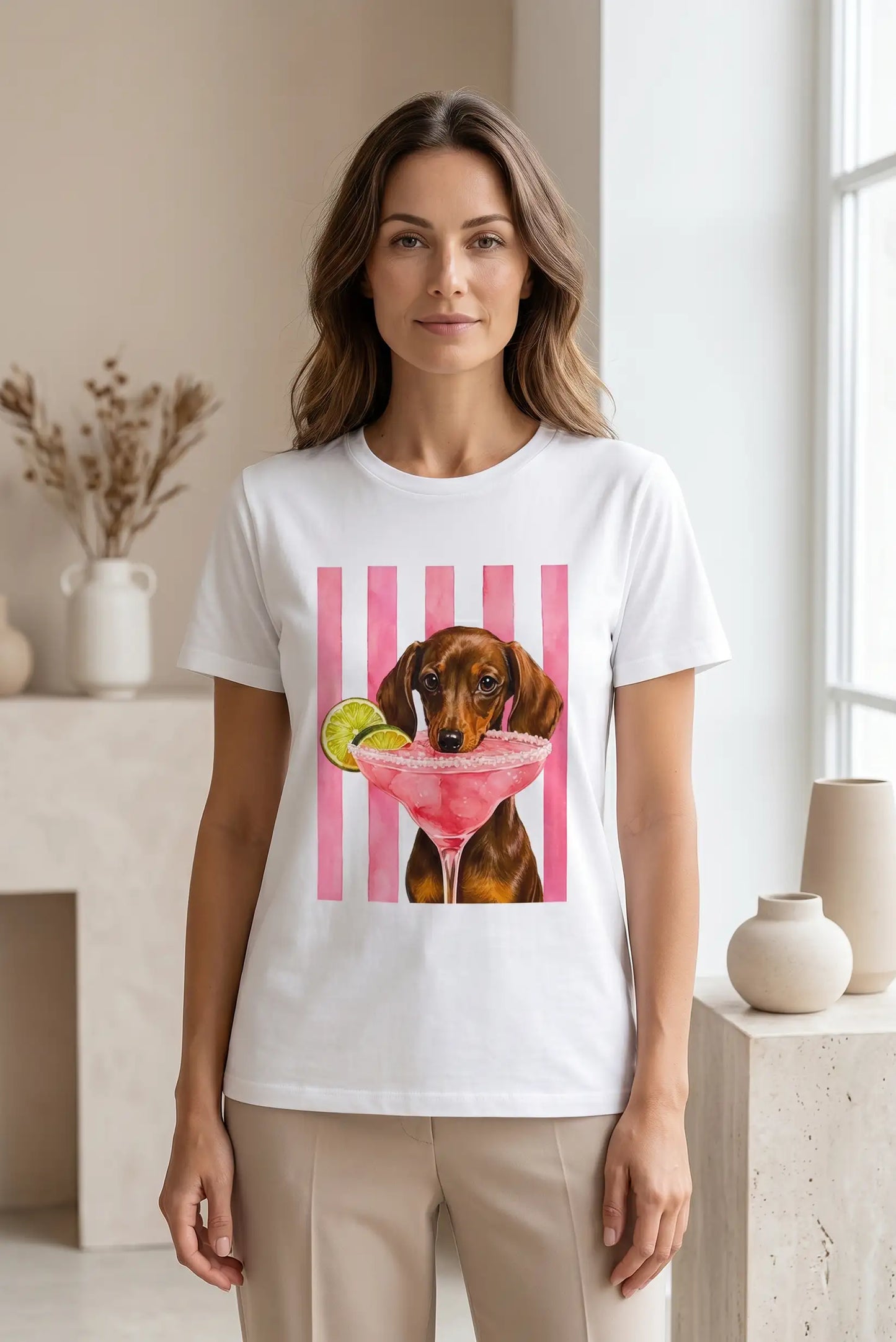 Camiseta Blanca Mujer Estampado Teckel con Cóctel Rosa