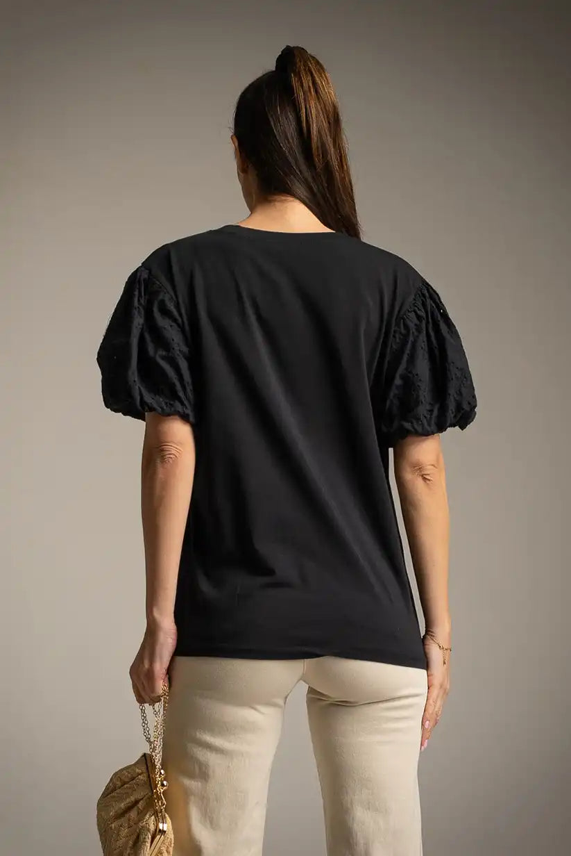 Camiseta oversize negra con mangas perforadas | CHICA del Sur - CHICA del Sur