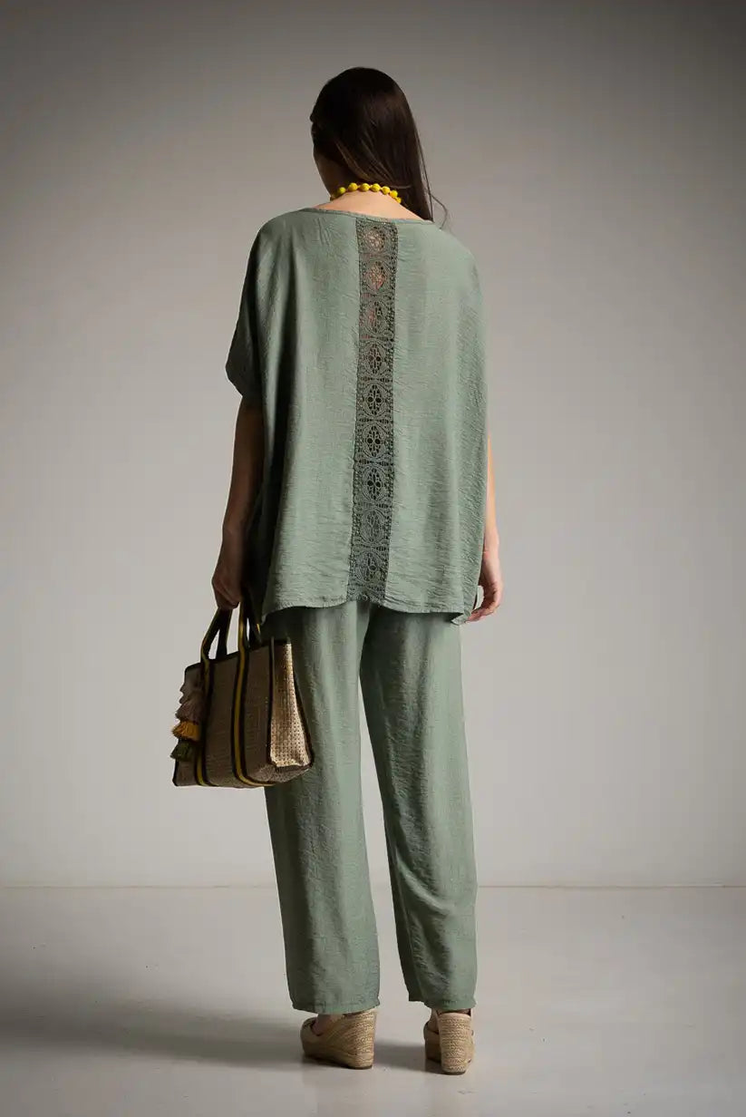Camiseta oversize verde kaki con puntilla espalda - CHICA del Sur