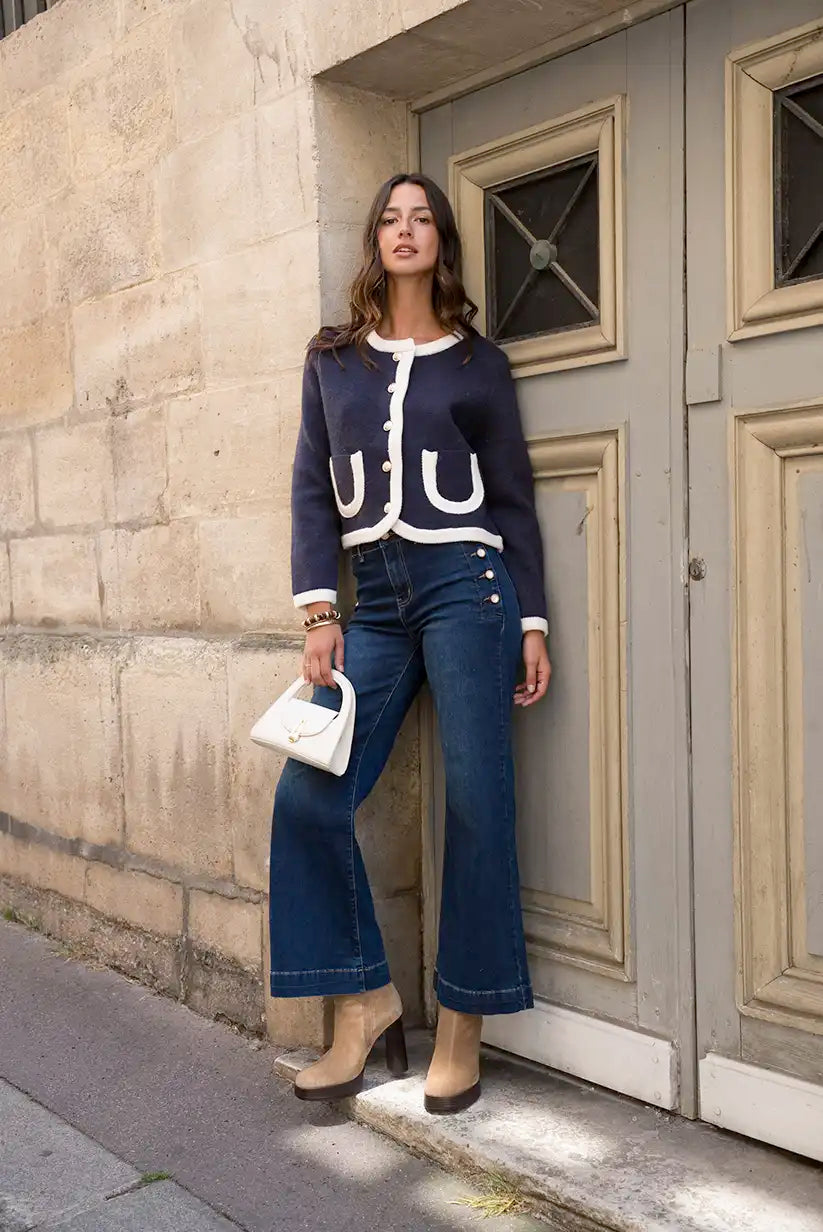 Chaqueta Azul Marino Mujer con Ribete Beige y Botones Dorados - CHICA del Sur