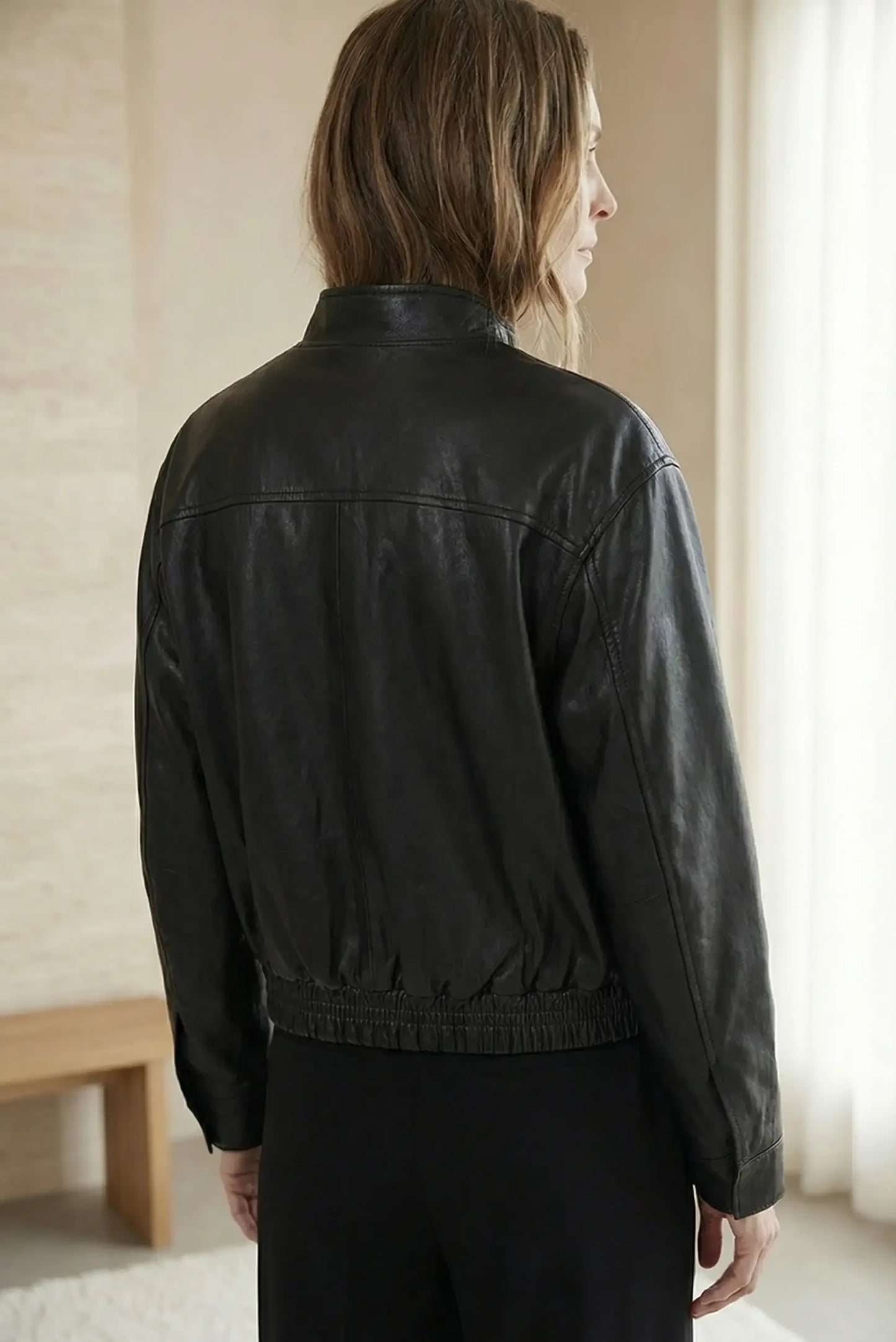 Chaqueta de polipiel negra para mujer, estilo casual de primavera, vista trasera