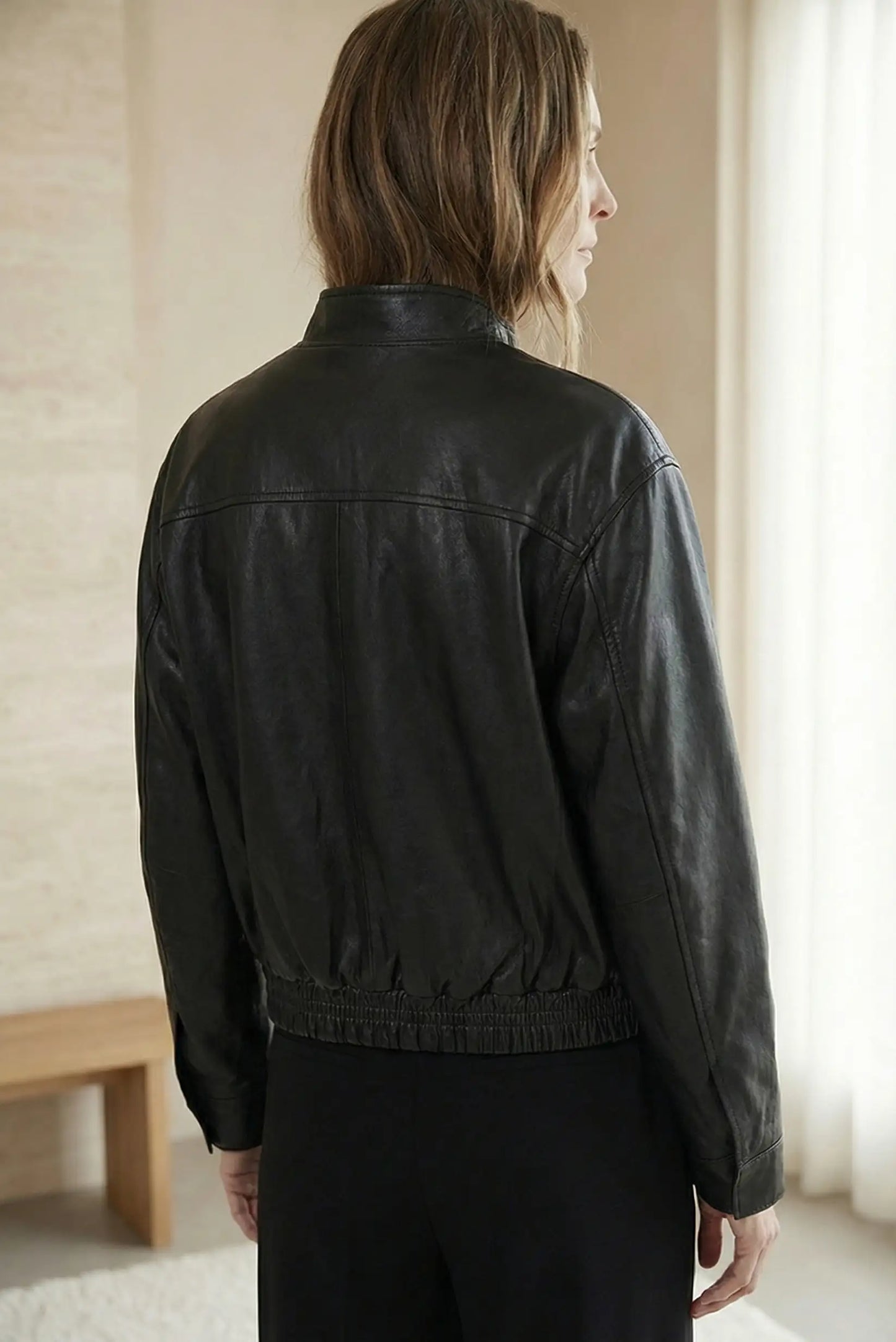 Chaqueta de polipiel negra para mujer, estilo casual de primavera, vista trasera