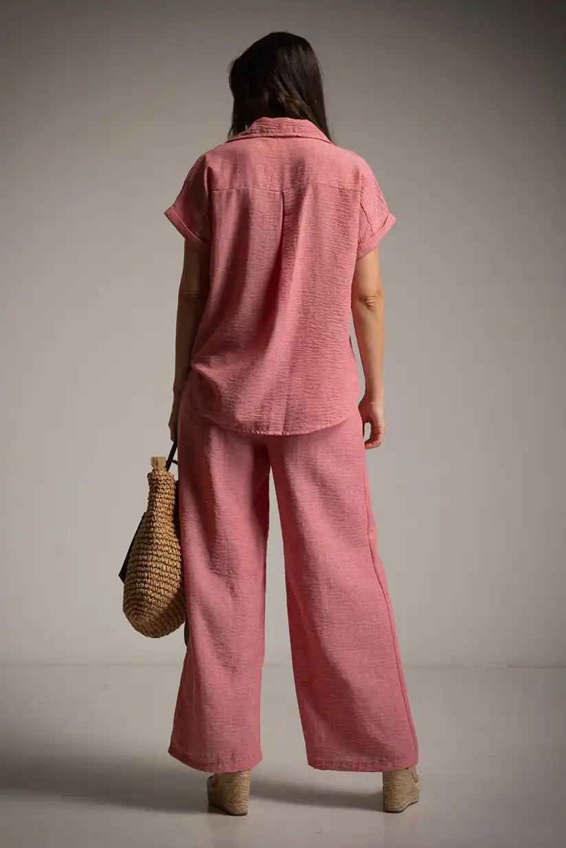 Conjunto camisa y pantalón rojo empolvado mujer – look cómodo con estilo - CHICA del Sur