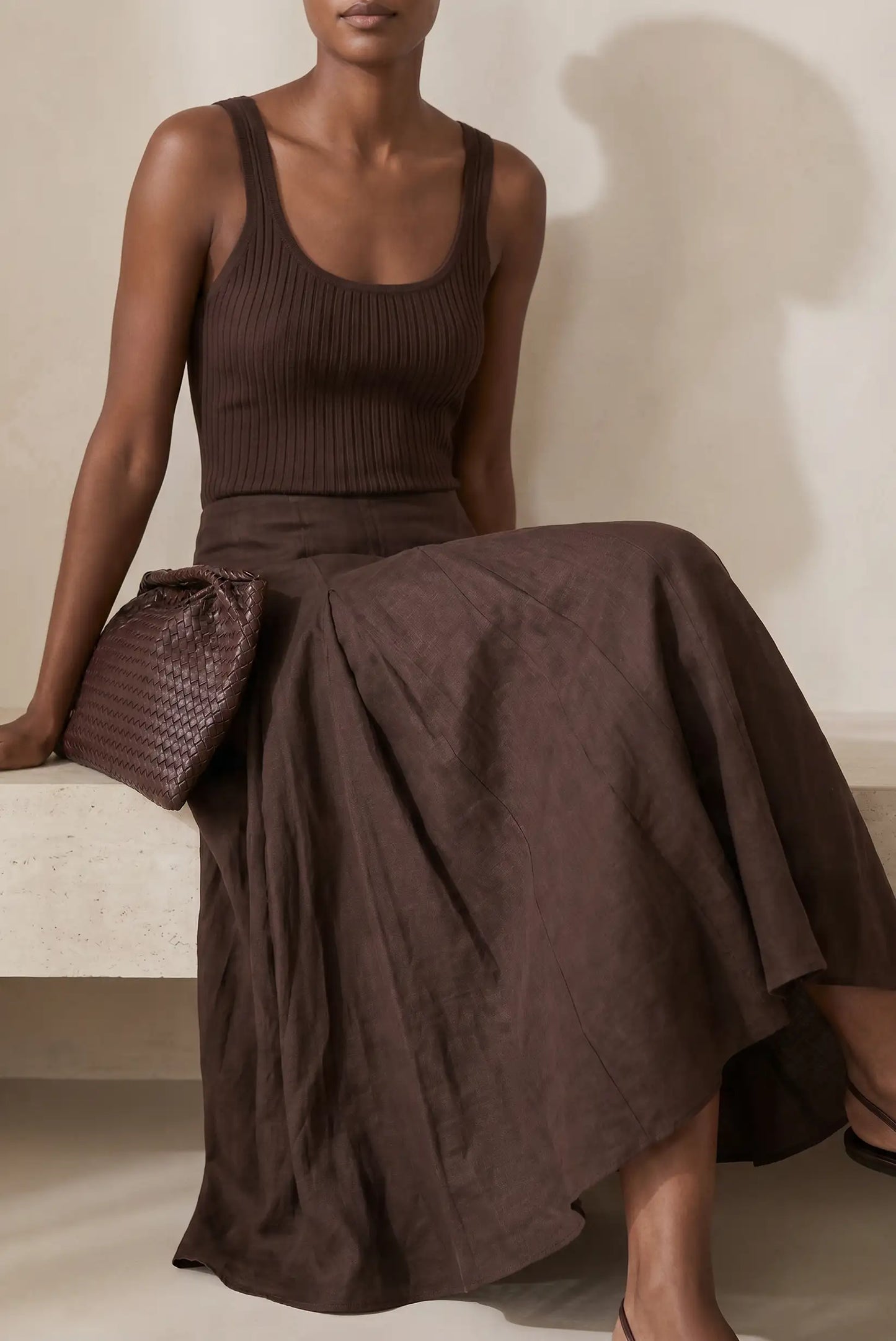 Falda Midi Marrón Chocolate de Ramio para Mujer
