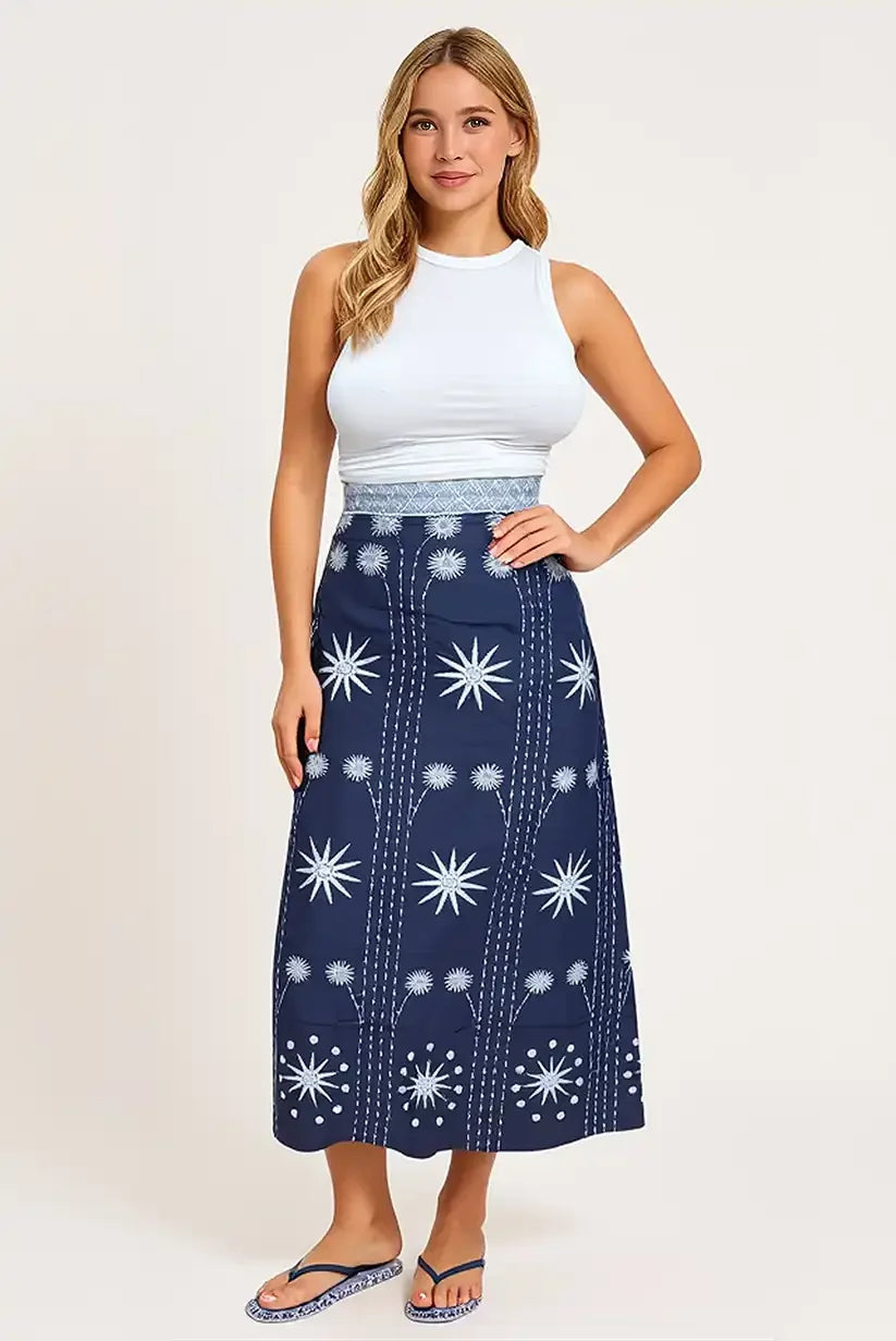 Falda Midi Azul Marino Mujer con Bordado de Estrellas y Cintura Decorada - CHICA del Sur