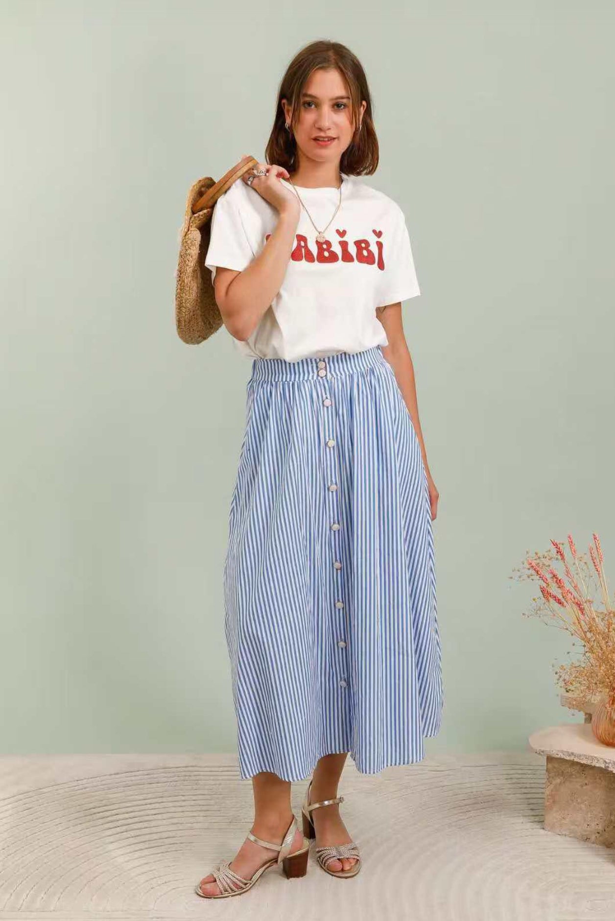 Falda midi de rayas azul celeste – Cierre frontal con botones | CHICA del Sur
