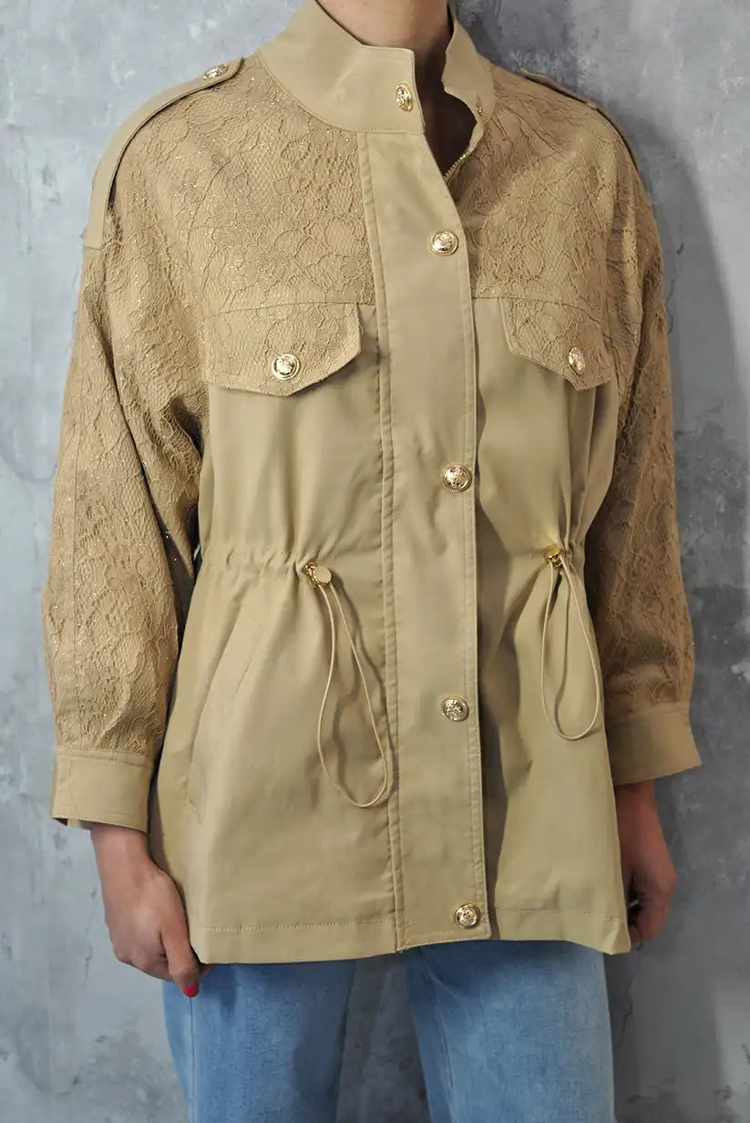 Parka gabardina beige con encaje y brillo – ajustable y con cremallera