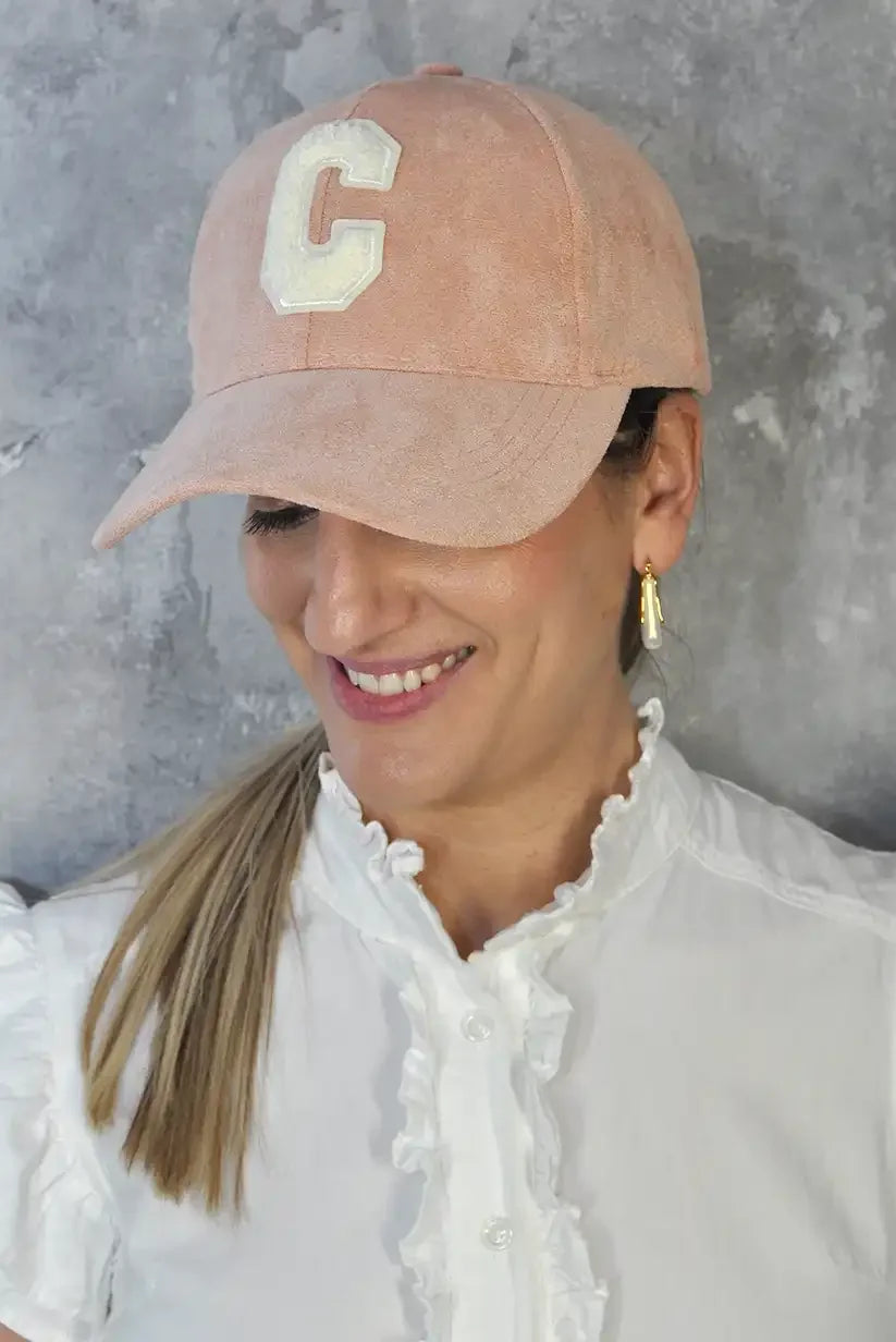 Gorra estilo clasico ante Rosa C bordada en blanca - CHICA del Sur