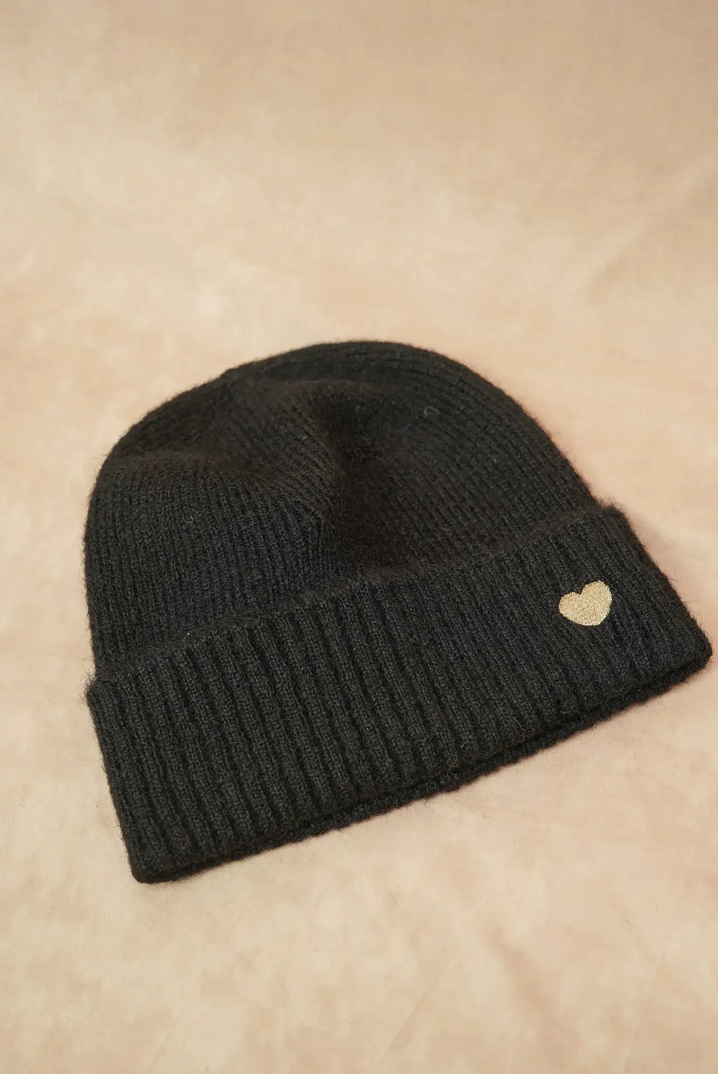 Gorro de invierno negro mujer con bordado de corazón dorado, moda CHICA del Sur