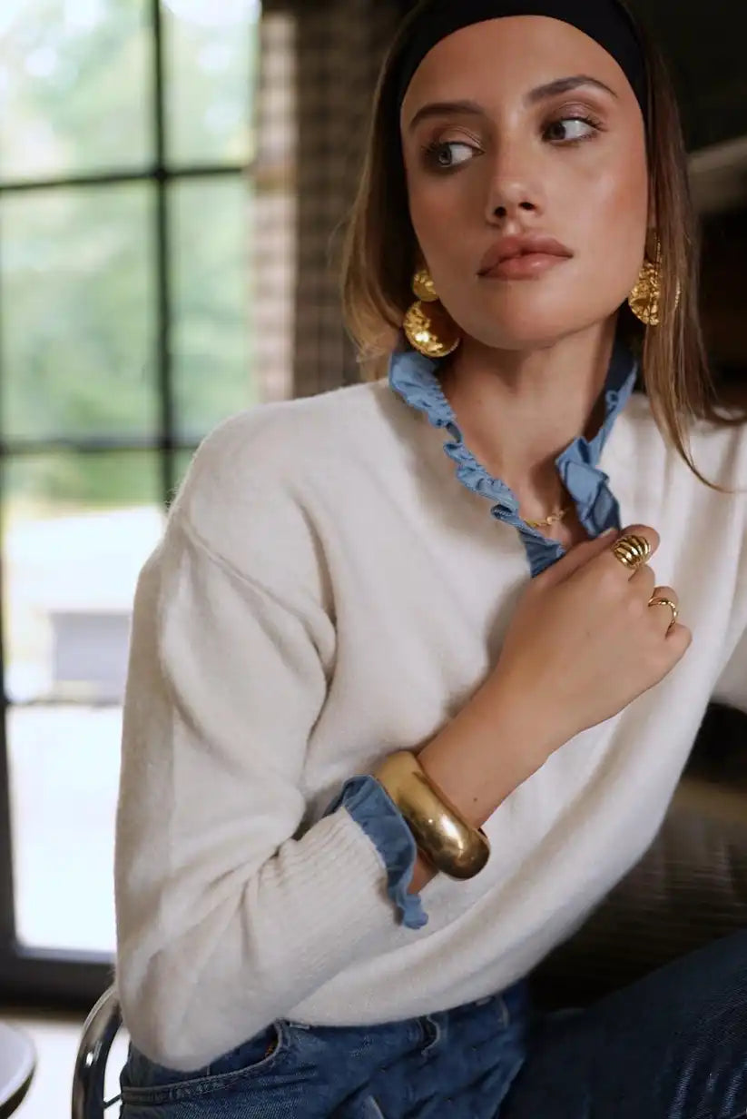 Jersey blanco mujer con volantes azul romántico cálido y elegante - CHICA del Sur