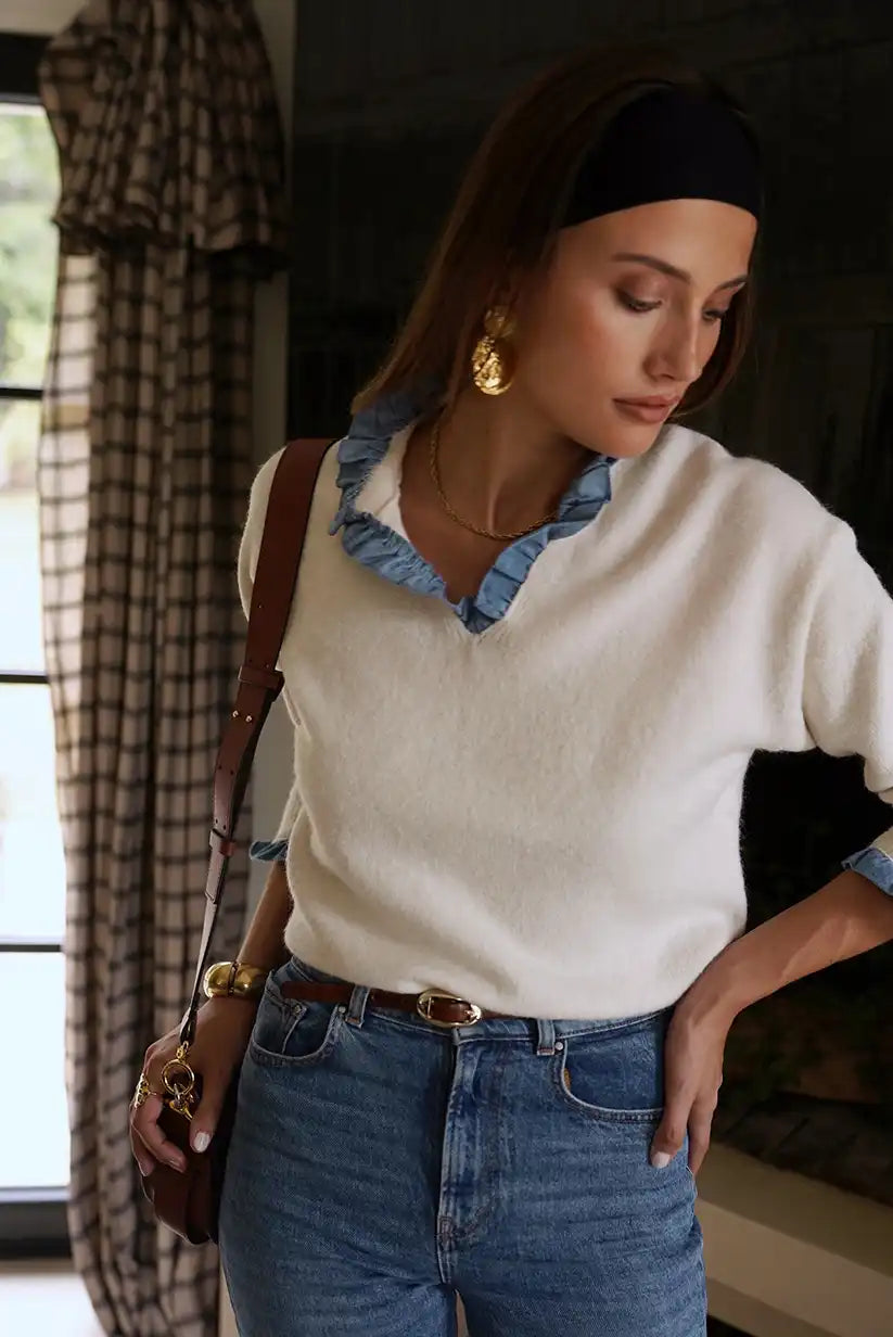 Jersey blanco mujer con volantes azul romántico cálido y elegante - CHICA del Sur