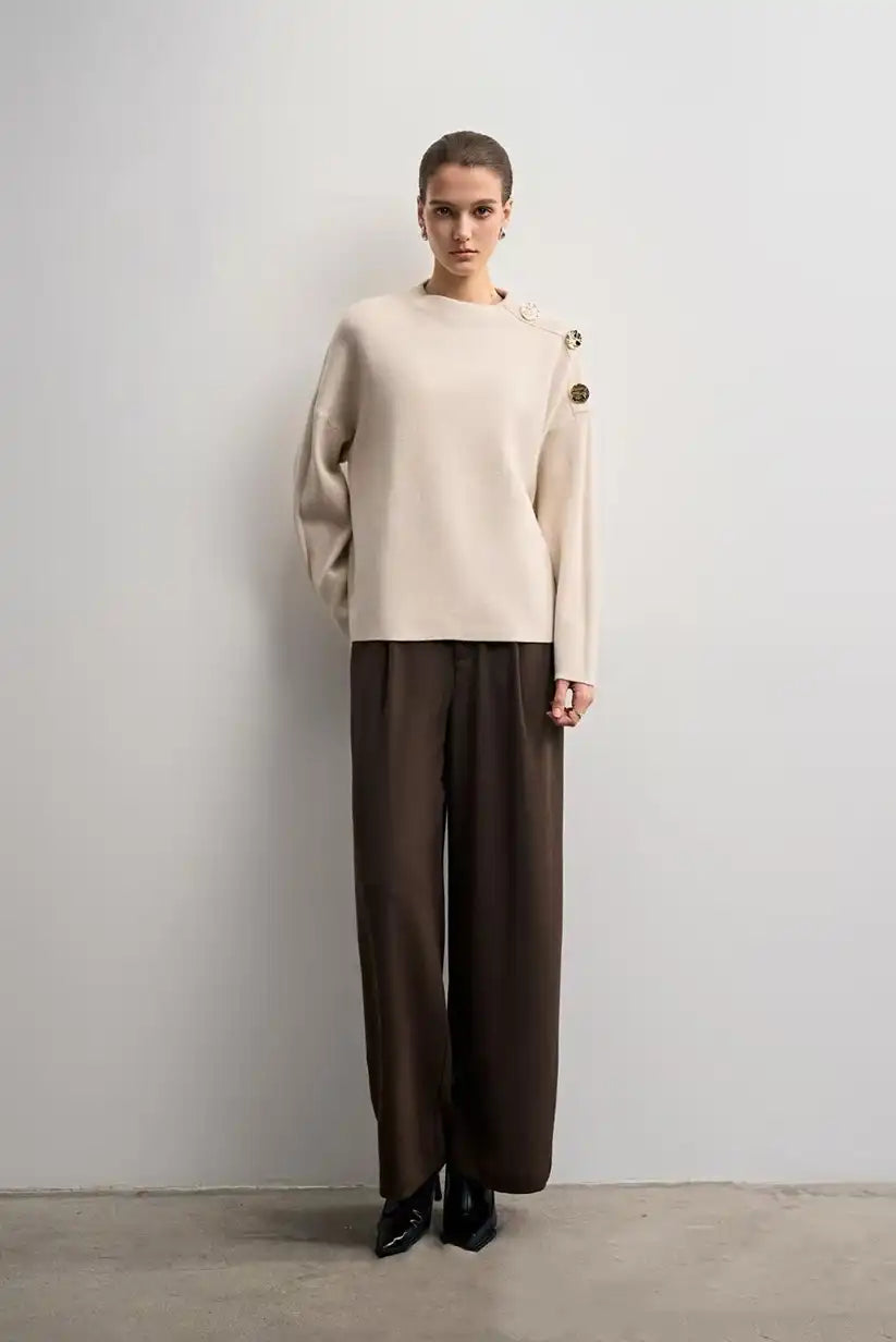 Jersey Mujer Beige Botones Dorados Hombro Elegante y Versátil - CHICA del Sur