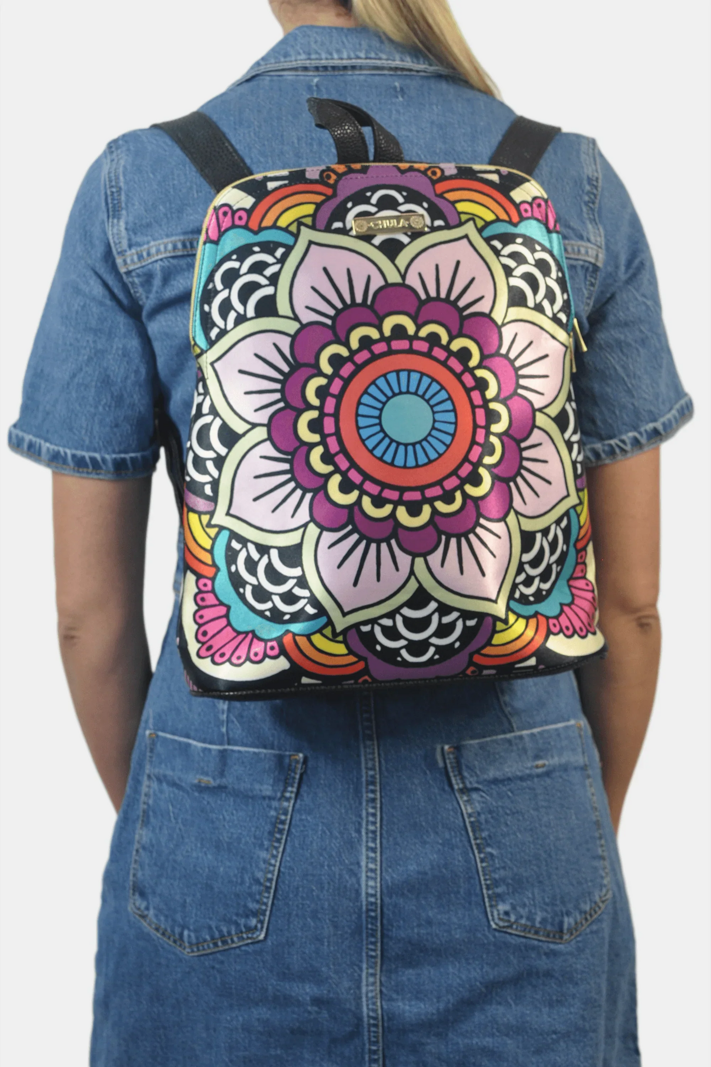 Mochila de Mujer y Bolso de hombro grande BagPack Mandala Arcoíris | CHULA Tulum - CHICA del Sur