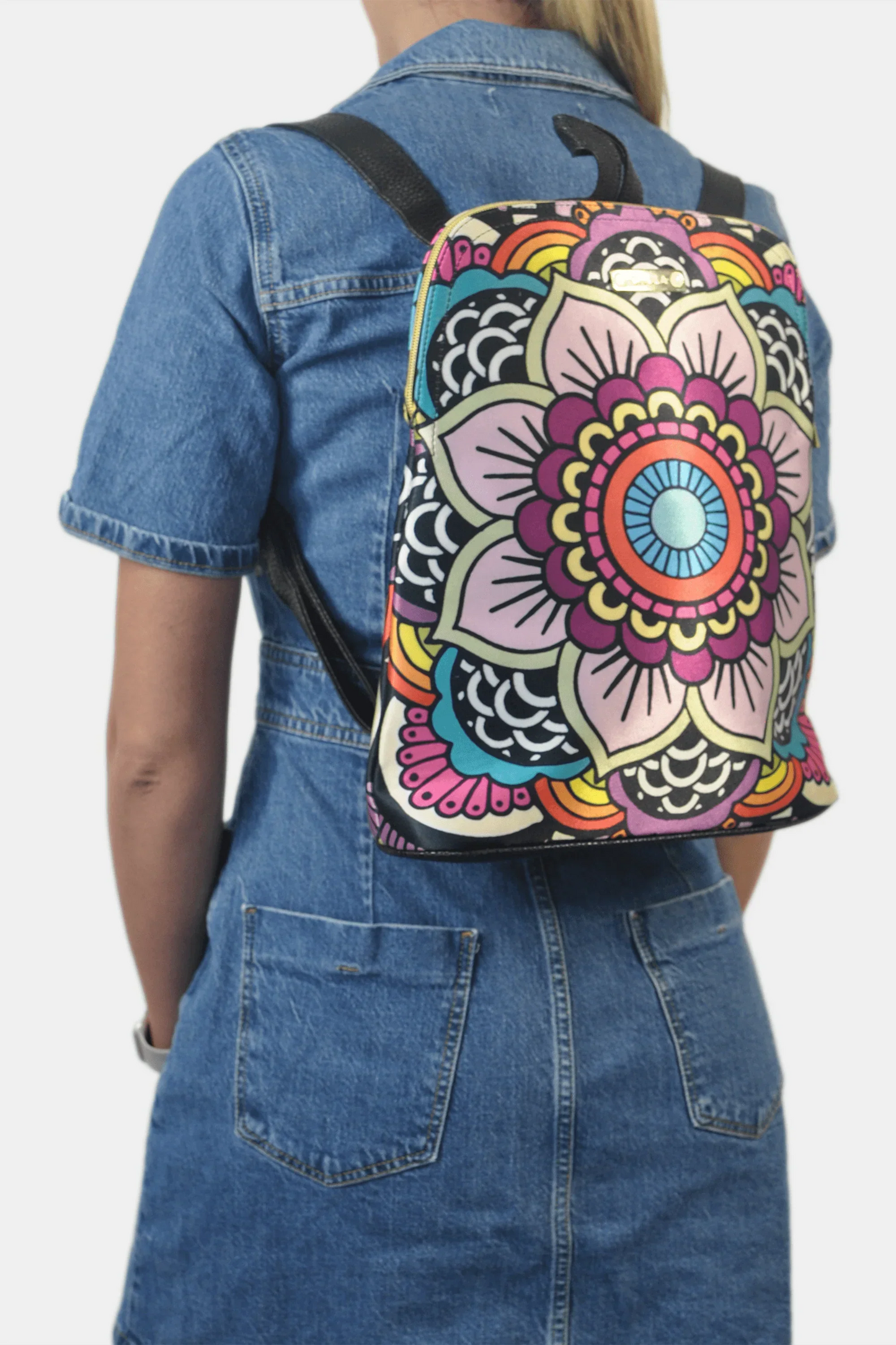 Mochila de Mujer y Bolso de hombro grande BagPack Mandala Arcoíris | CHULA Tulum - CHICA del Sur