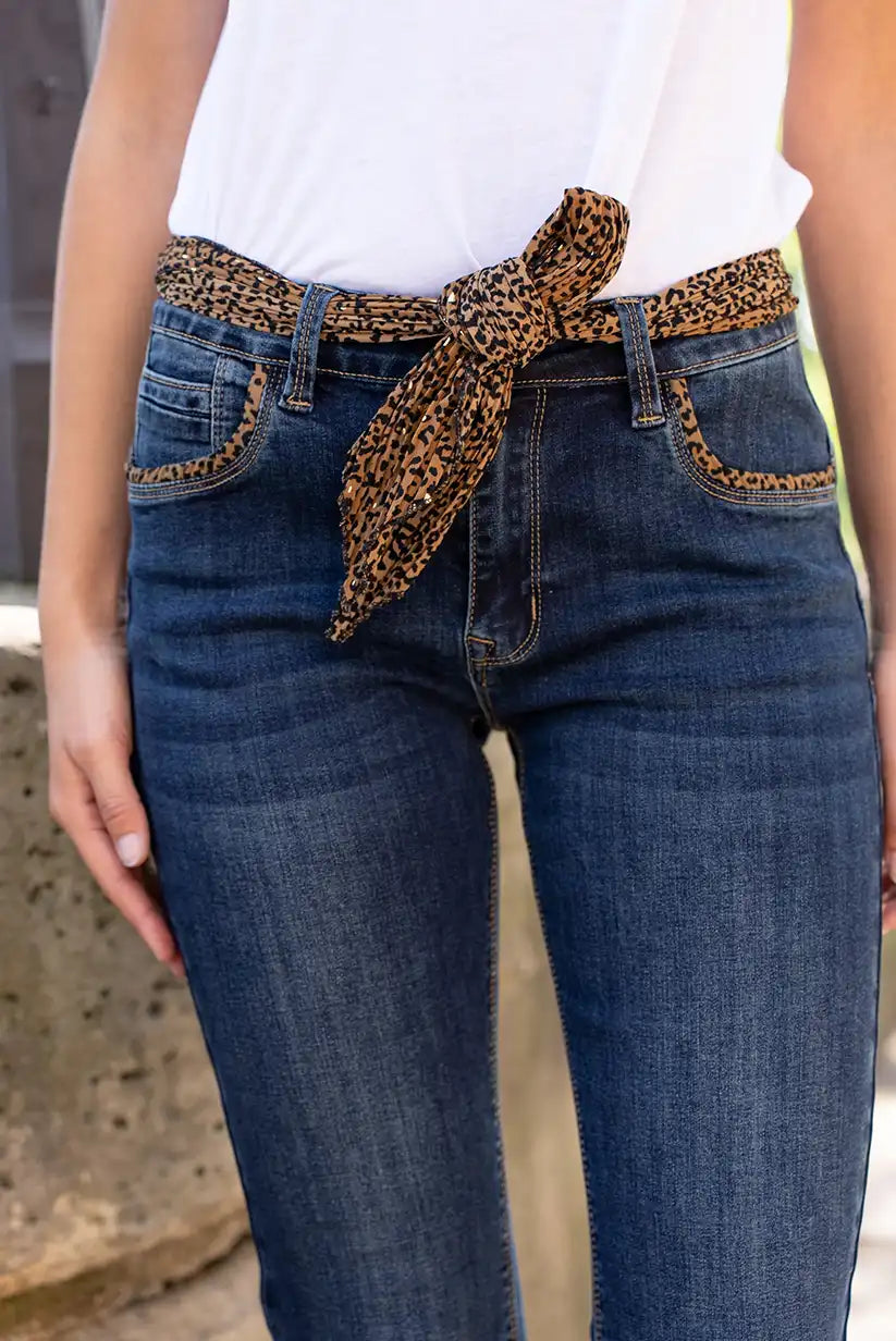 Pantalón vaquero recto mujer azul con animal print moderno - CHICA del Sur