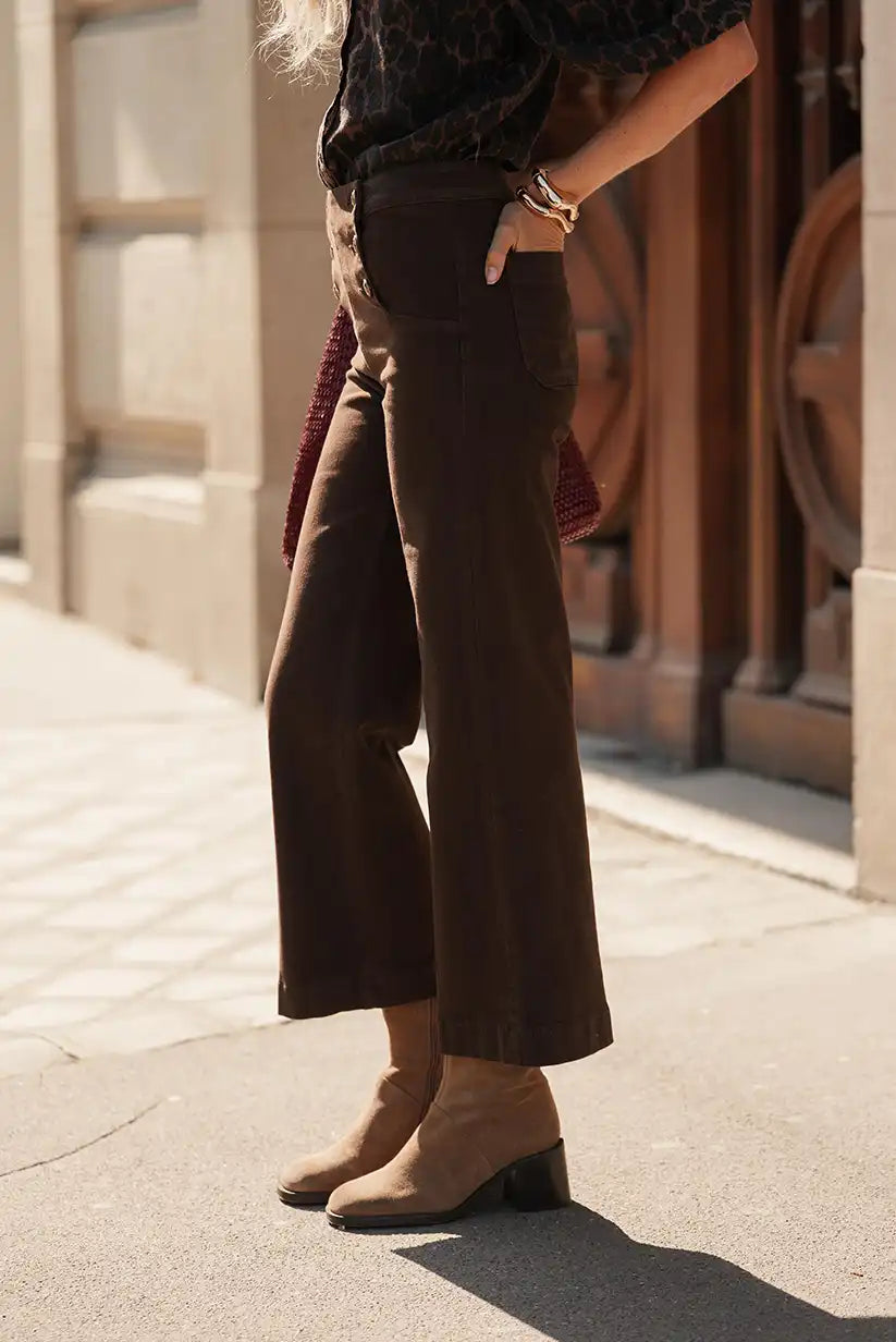 Pantalón marrón con botones dorados “Le Marais” - CHICA del Sur