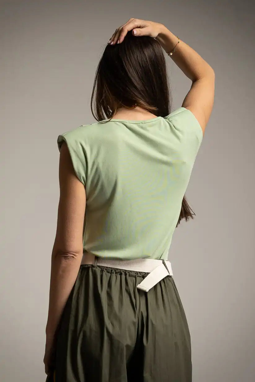 Top verde menta mujer primavera verano | Drapeado elegante con hombreras - CHICA del Sur