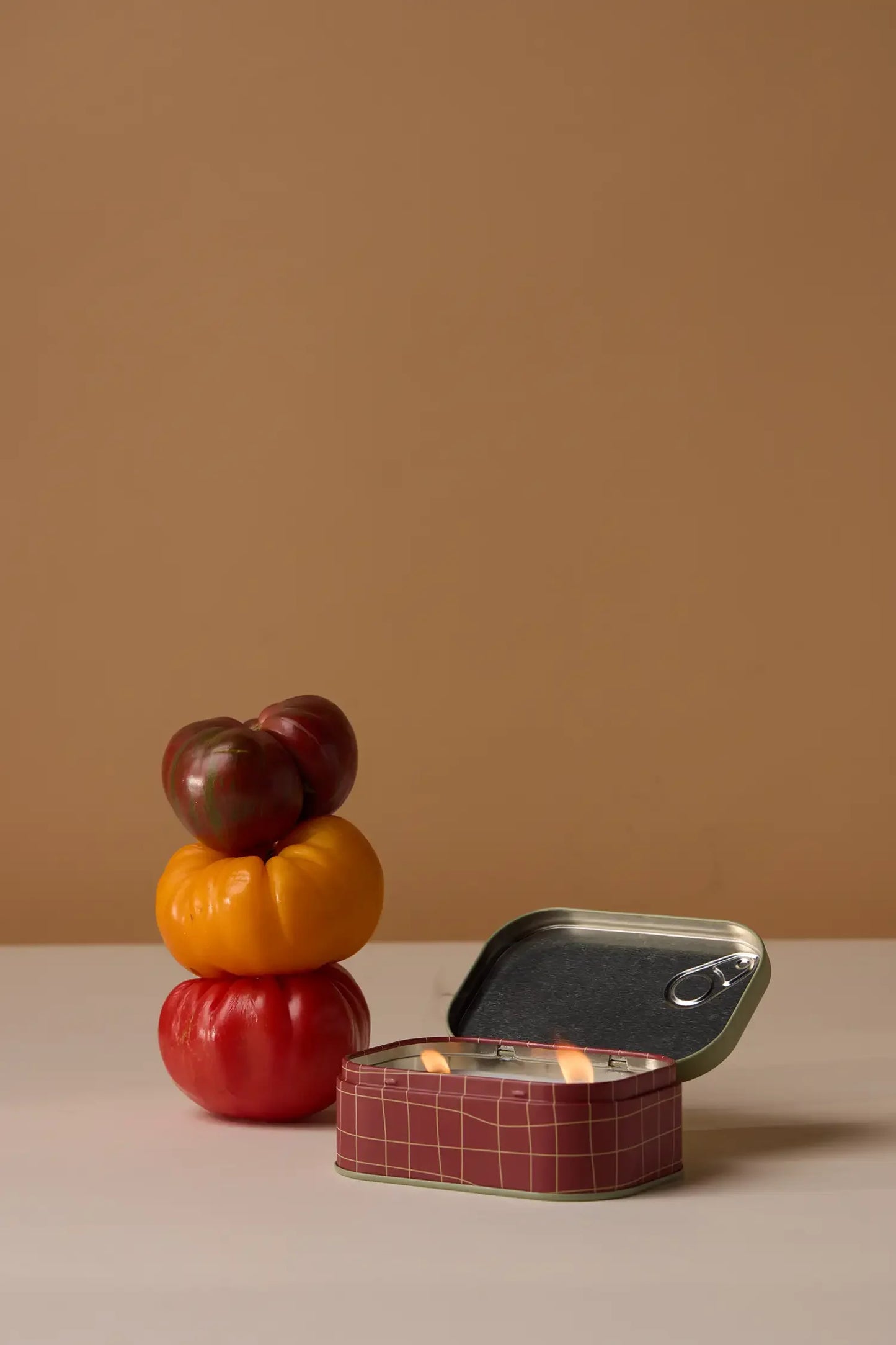 Vela en Lata Paddywax Bistro 127g - Tomate Heirloom | Aroma Fresco y Estilo Vintage - CHICA del Sur