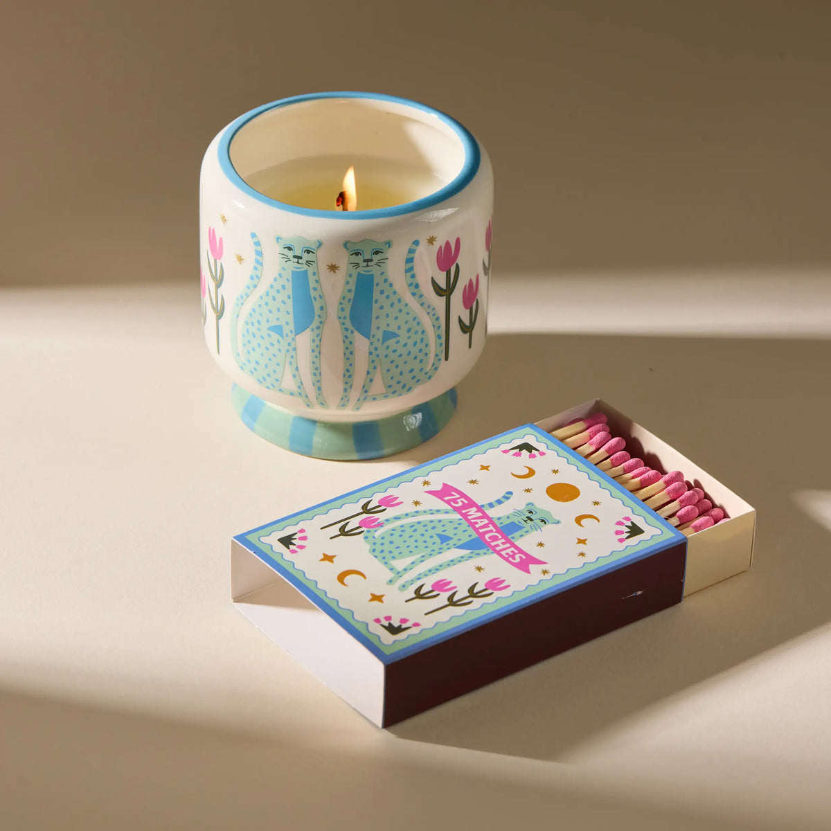 Vela de cerámica Paddywax A Dopo 226 g. Guepardos azules – Lino e iris