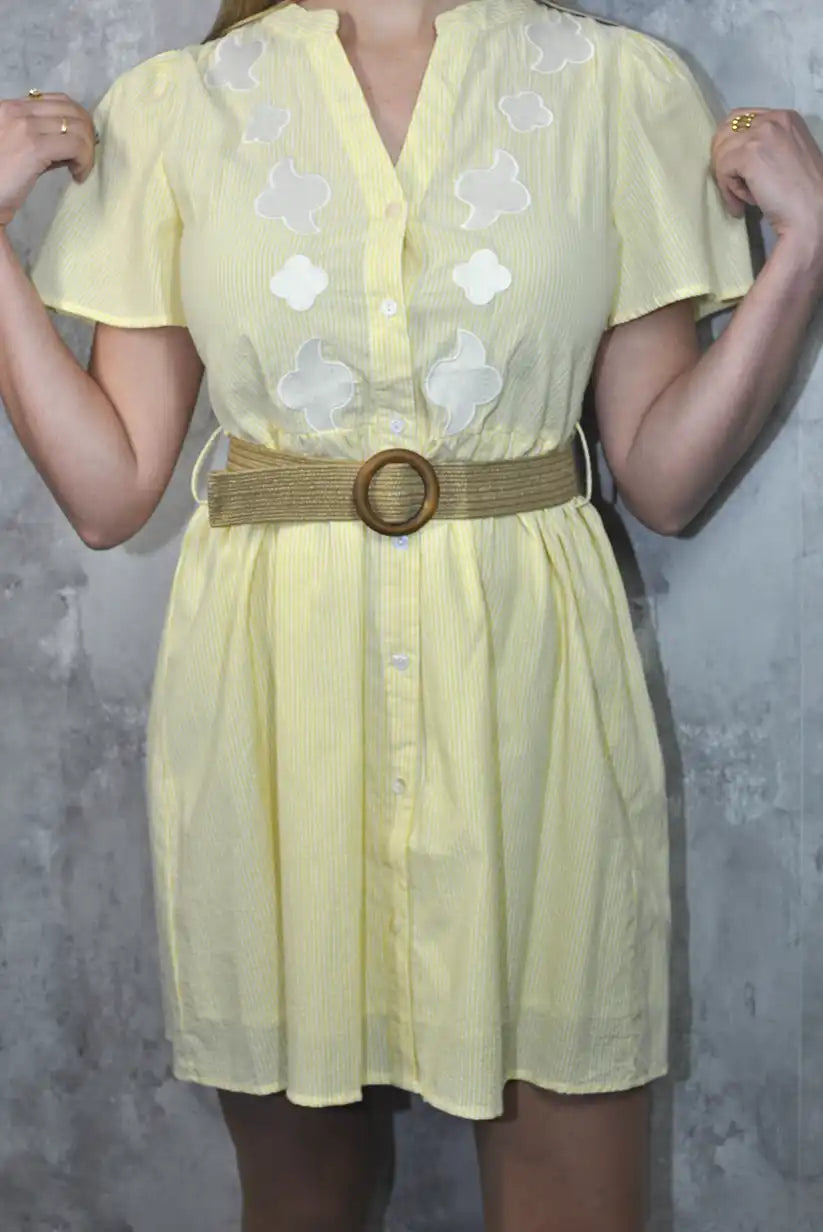 Vestido camisero amarillo con bordado floral – Luz, frescura y mucho estilo - CHICA del Sur