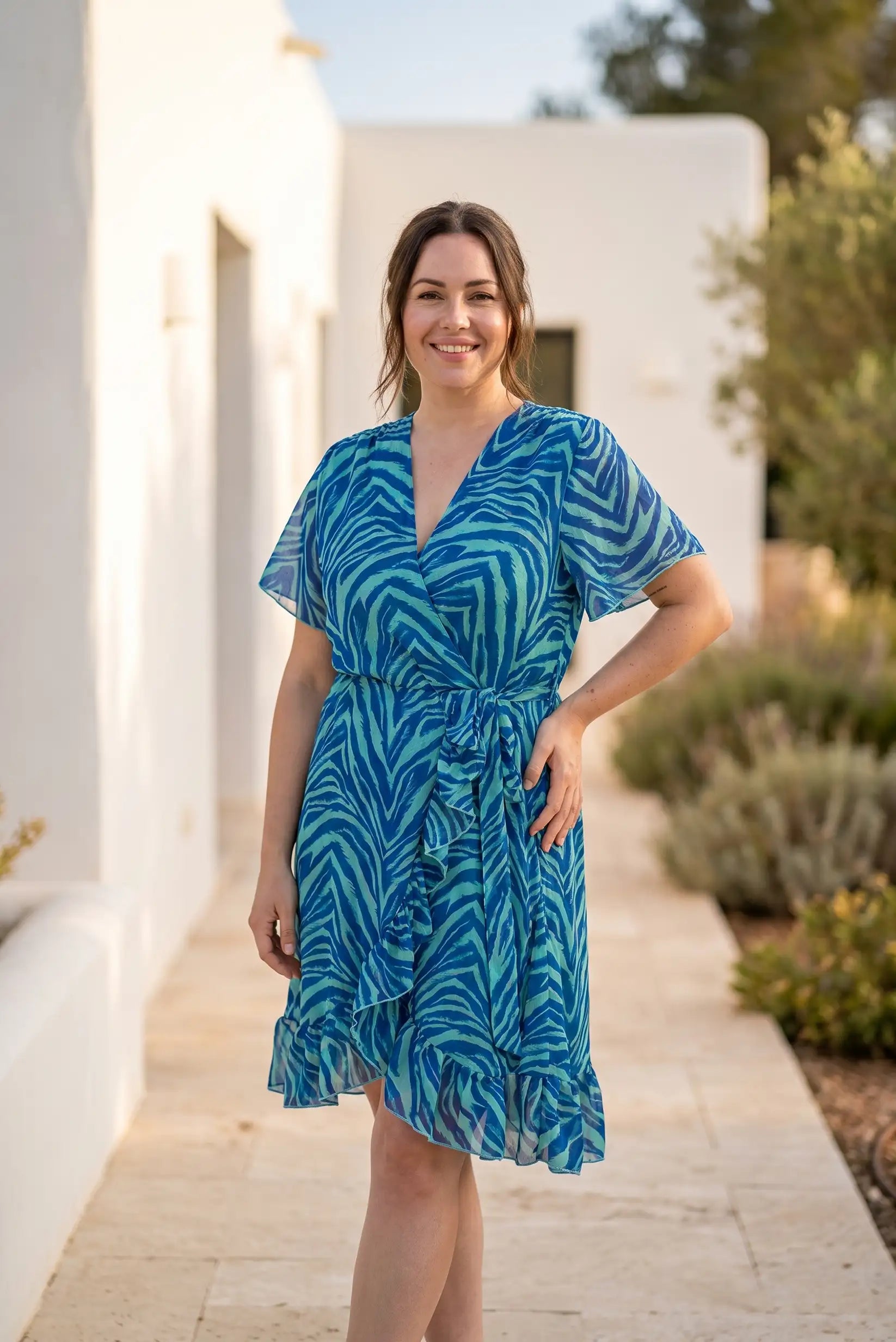 Curvy Blue Short Dress with Light Print 👗 – CHICA del Sur