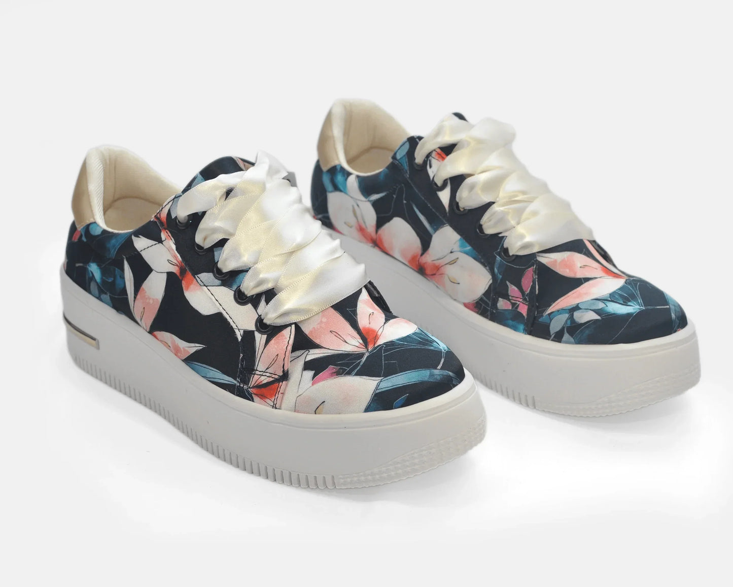Zapatillas Urbanas de Mujer Flores negro Beige - Moda Sostenible Cuero Vegano | CHULA Tulum - CHICA del Sur