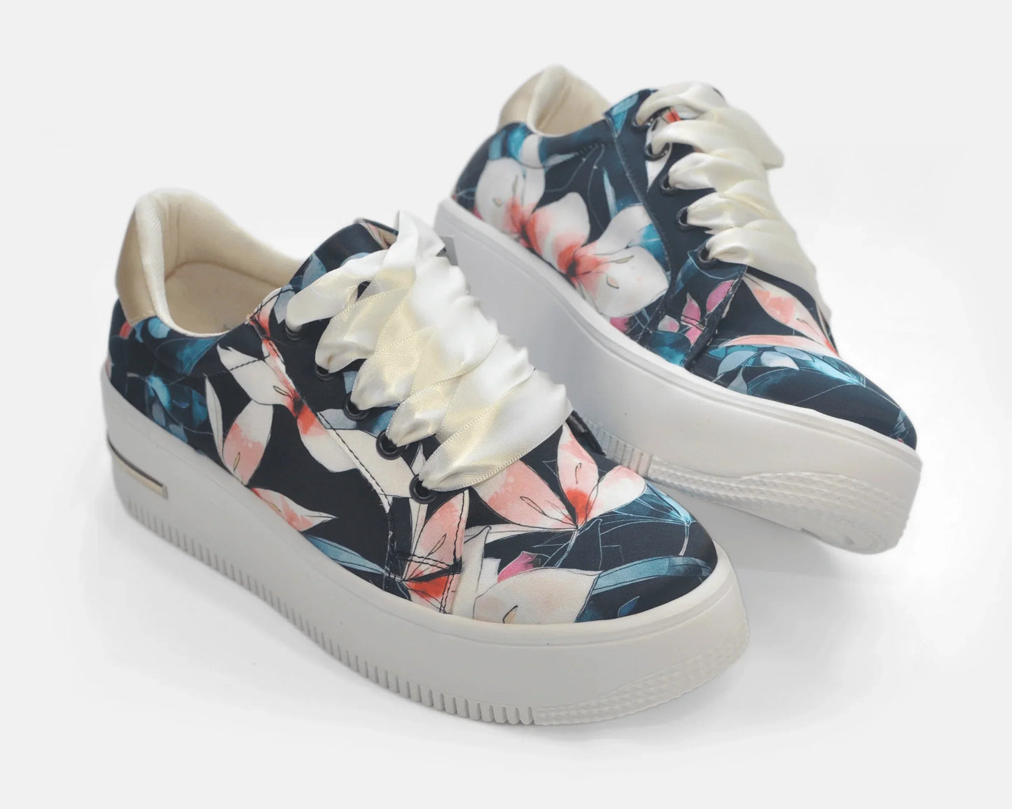Zapatillas Urbanas de Mujer Flores negro Beige - Moda Sostenible Cuero Vegano | CHULA Tulum - CHICA del Sur
