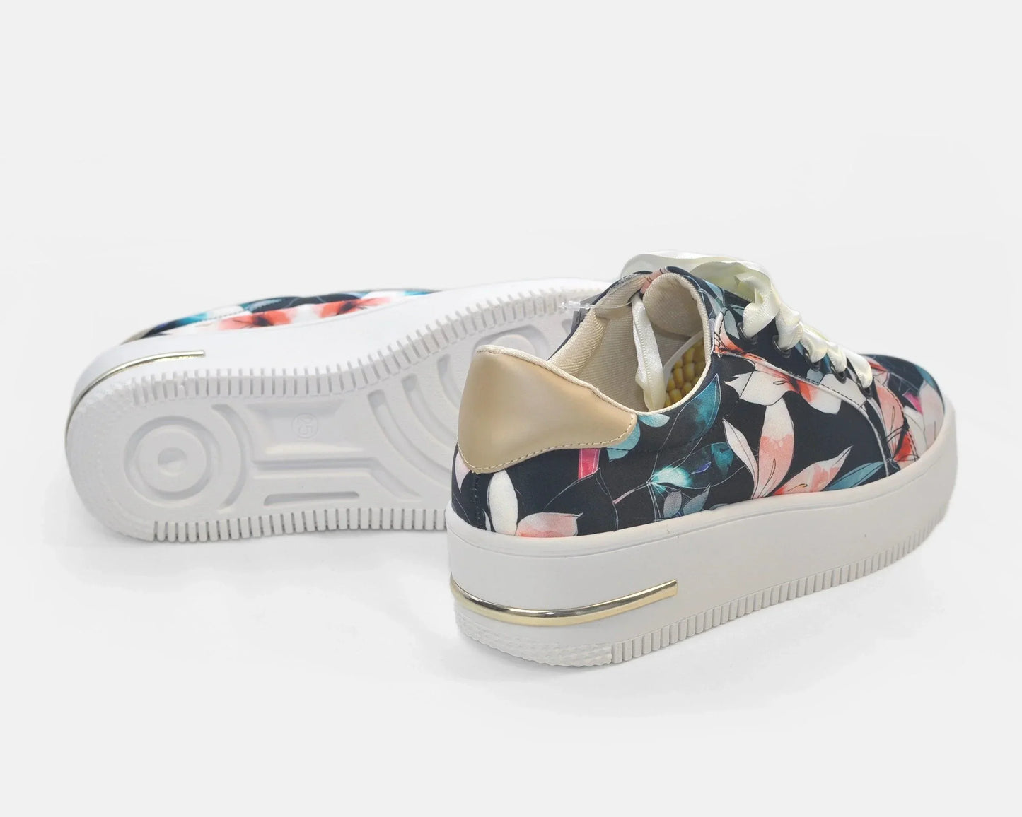 Zapatillas Urbanas de Mujer Flores negro Beige - Moda Sostenible Cuero Vegano | CHULA Tulum - CHICA del Sur