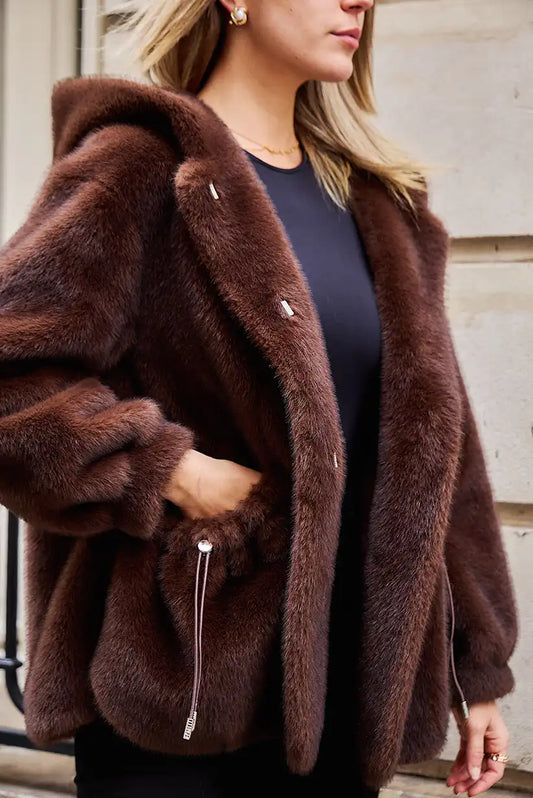 Abrigo marrón de pelo sintético para mujer con capucha y bolsillos, estilo casual y elegante